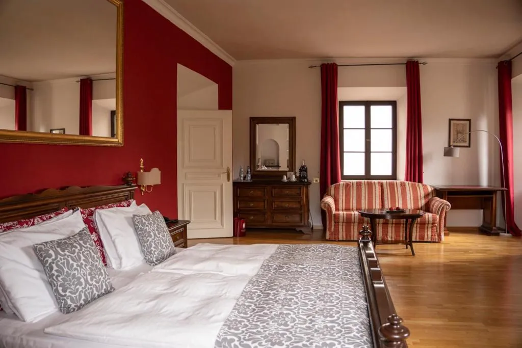 Photo of the whole room, Bed in Hotel Castel Rundegg (Adults Only)