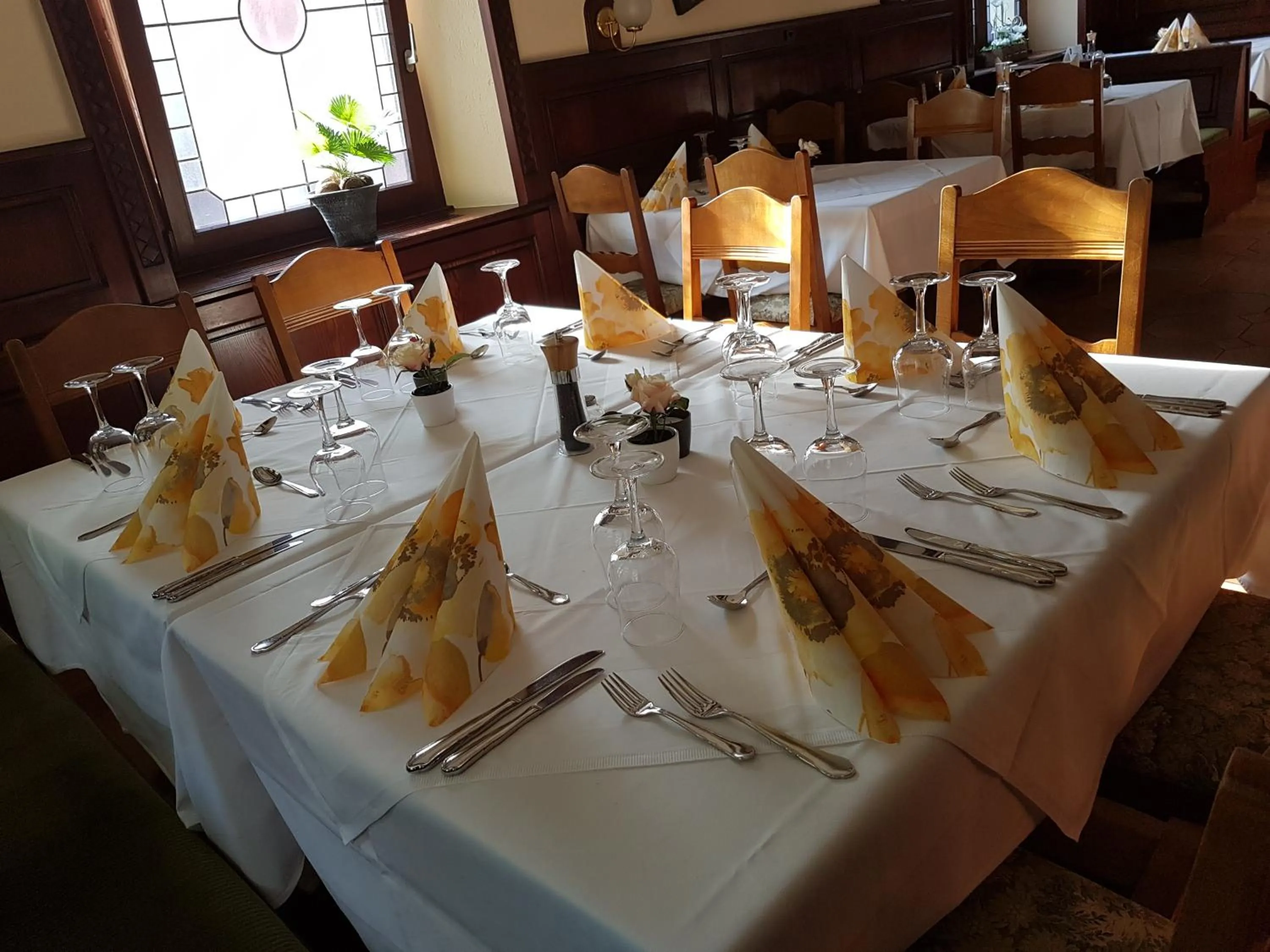 Restaurant/places to eat in Hotel Central