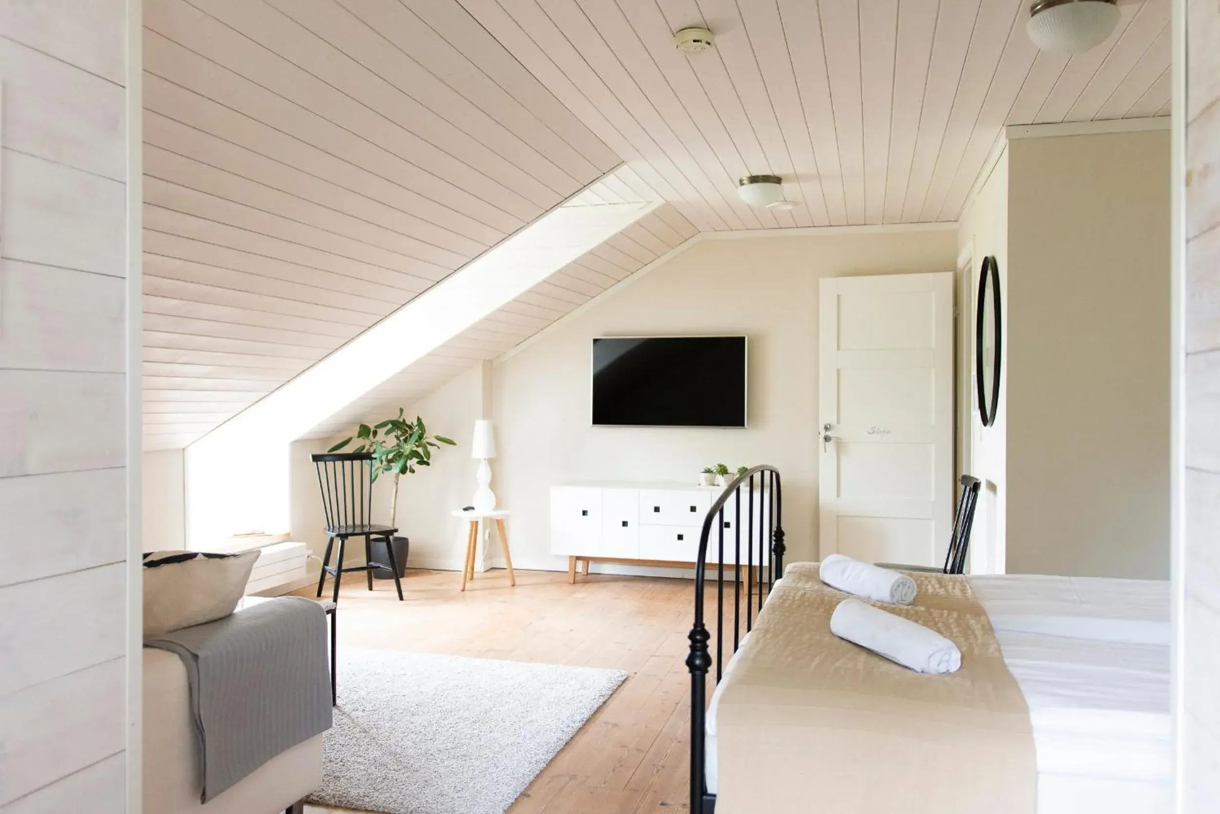 Deluxe Family Room - single occupancy in Hotel Nestor & Restaurant Back Pocket Deluxe Family Room - single occupancy in Hotel Nestor & Restaurant Back Pocket