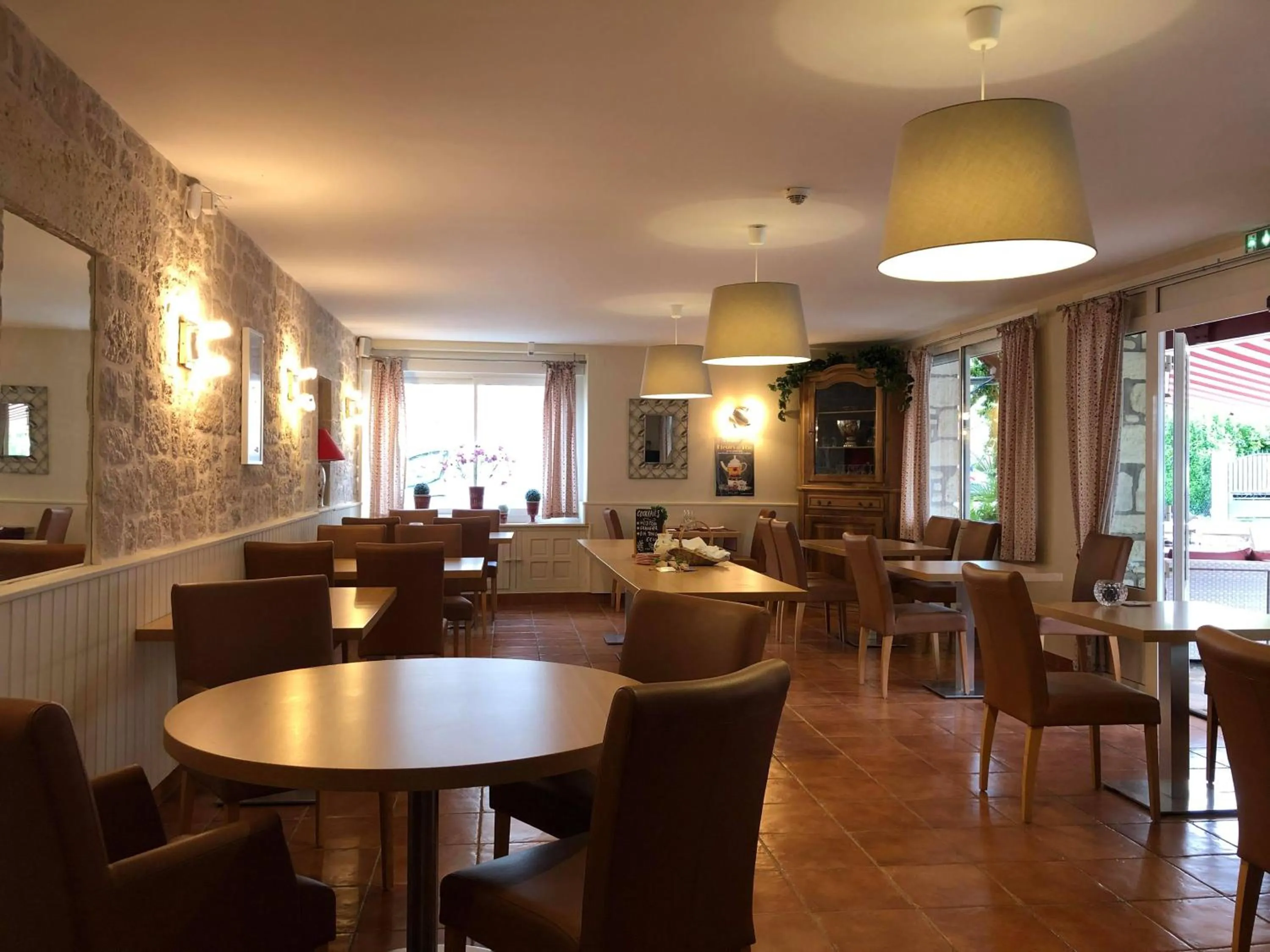 Restaurant/places to eat in Logis Hotel Grangier