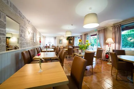 Restaurant/places to eat in Logis Hotel Grangier