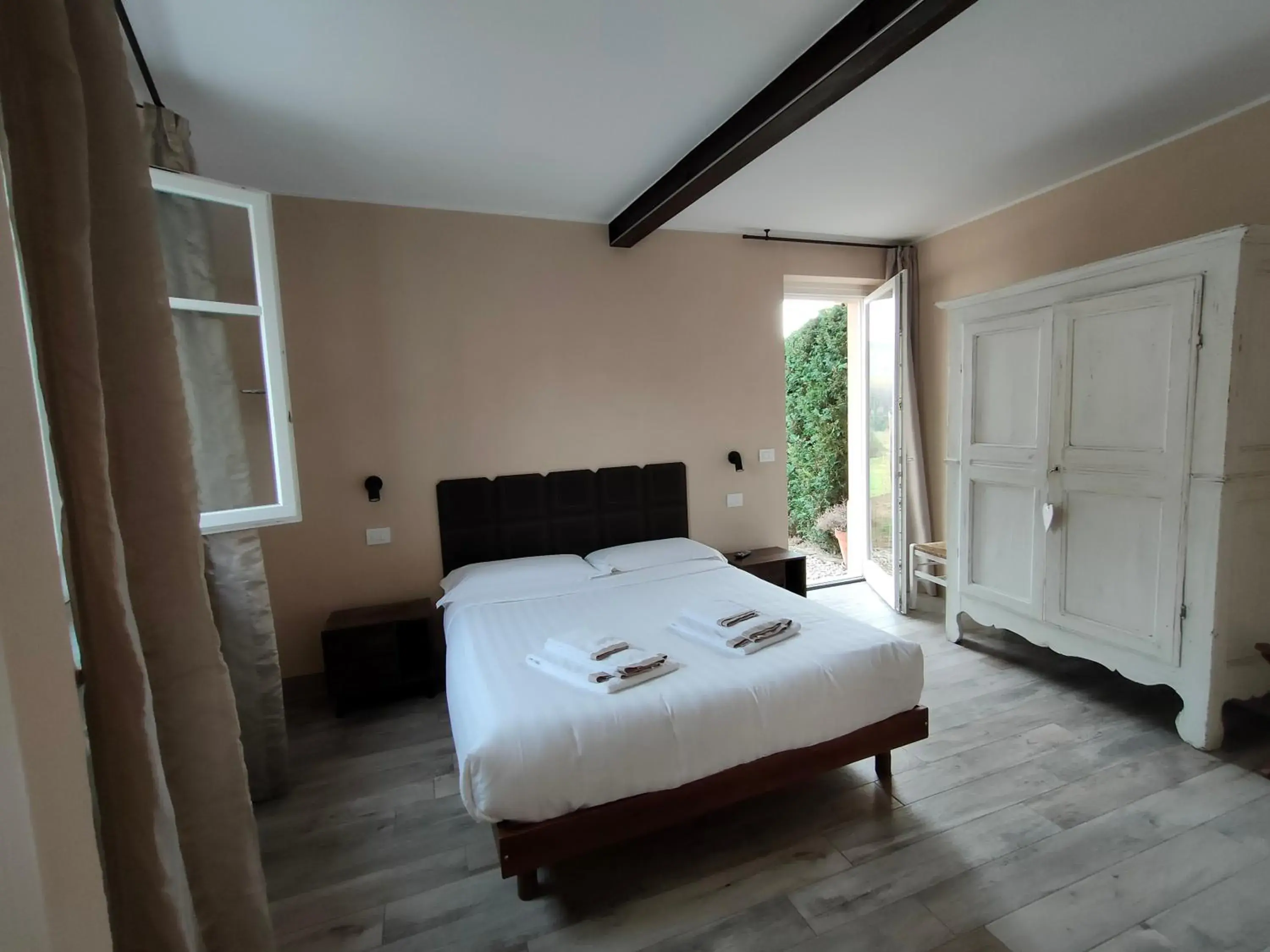 Double Room with Garden View in Cascina BELLONUOVO Double Room with Garden View in Cascina BELLONUOVO
