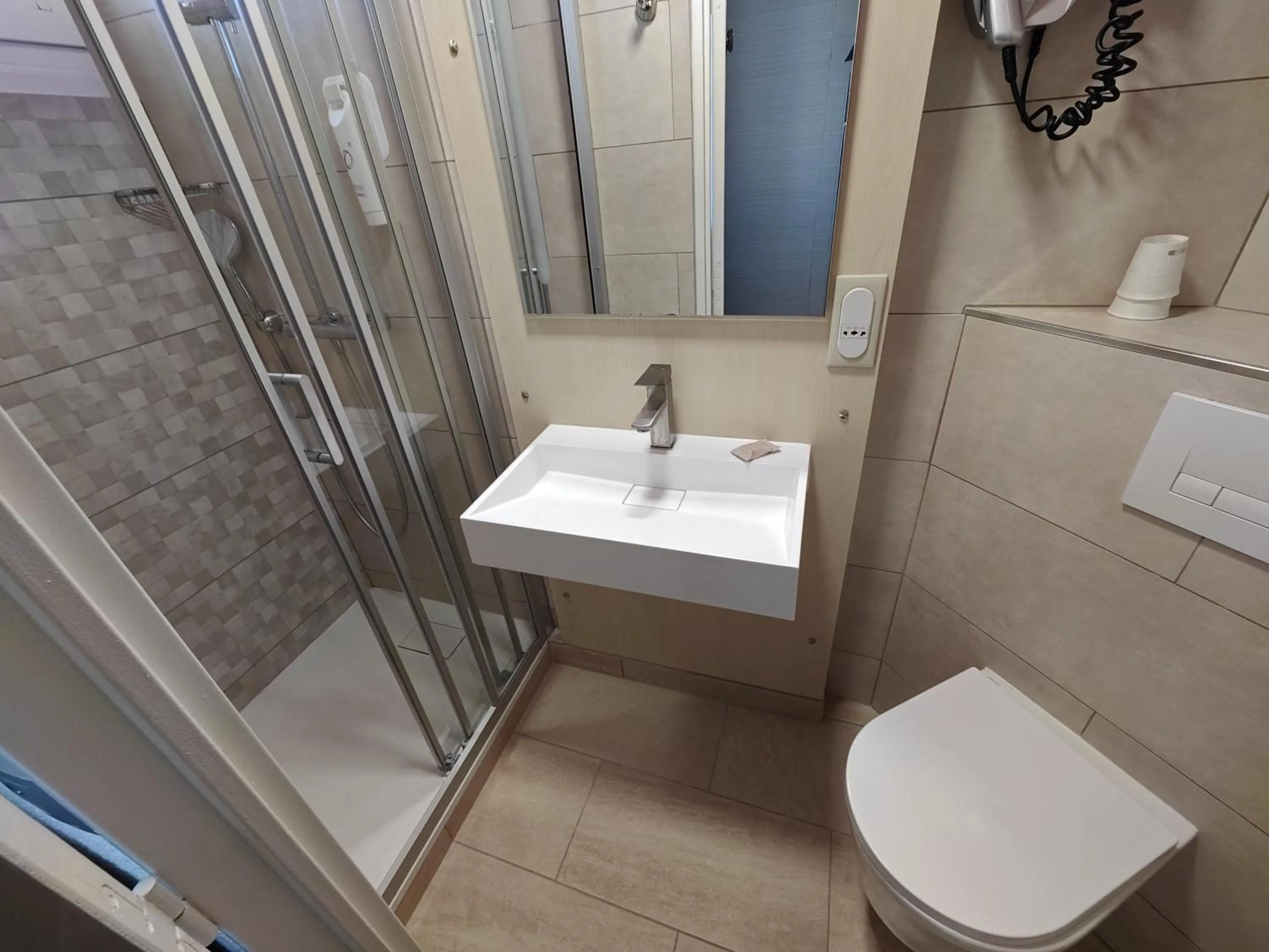 Bathroom in The Originals City, Archotel, Sens