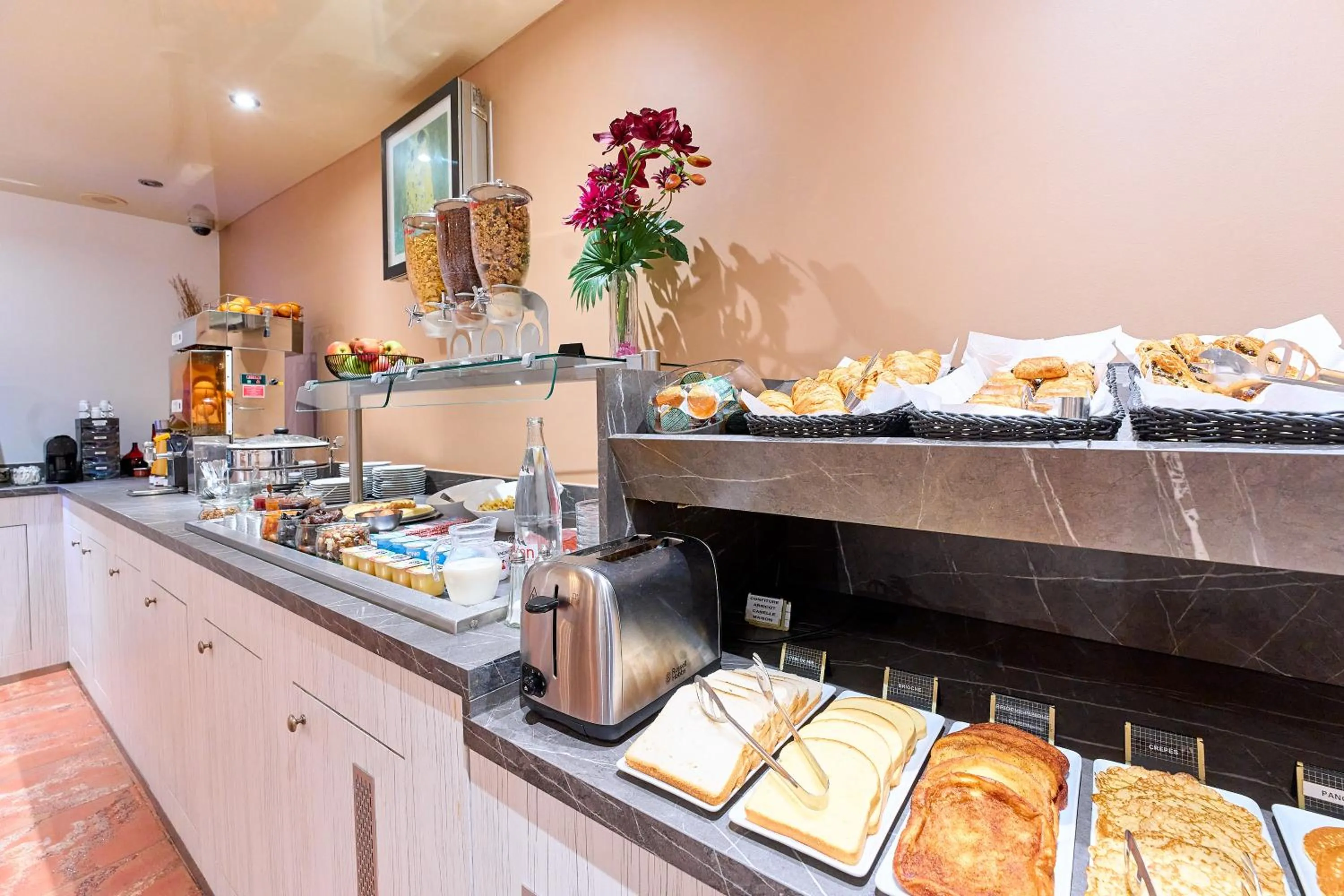 Buffet breakfast in The Originals City, Archotel, Sens