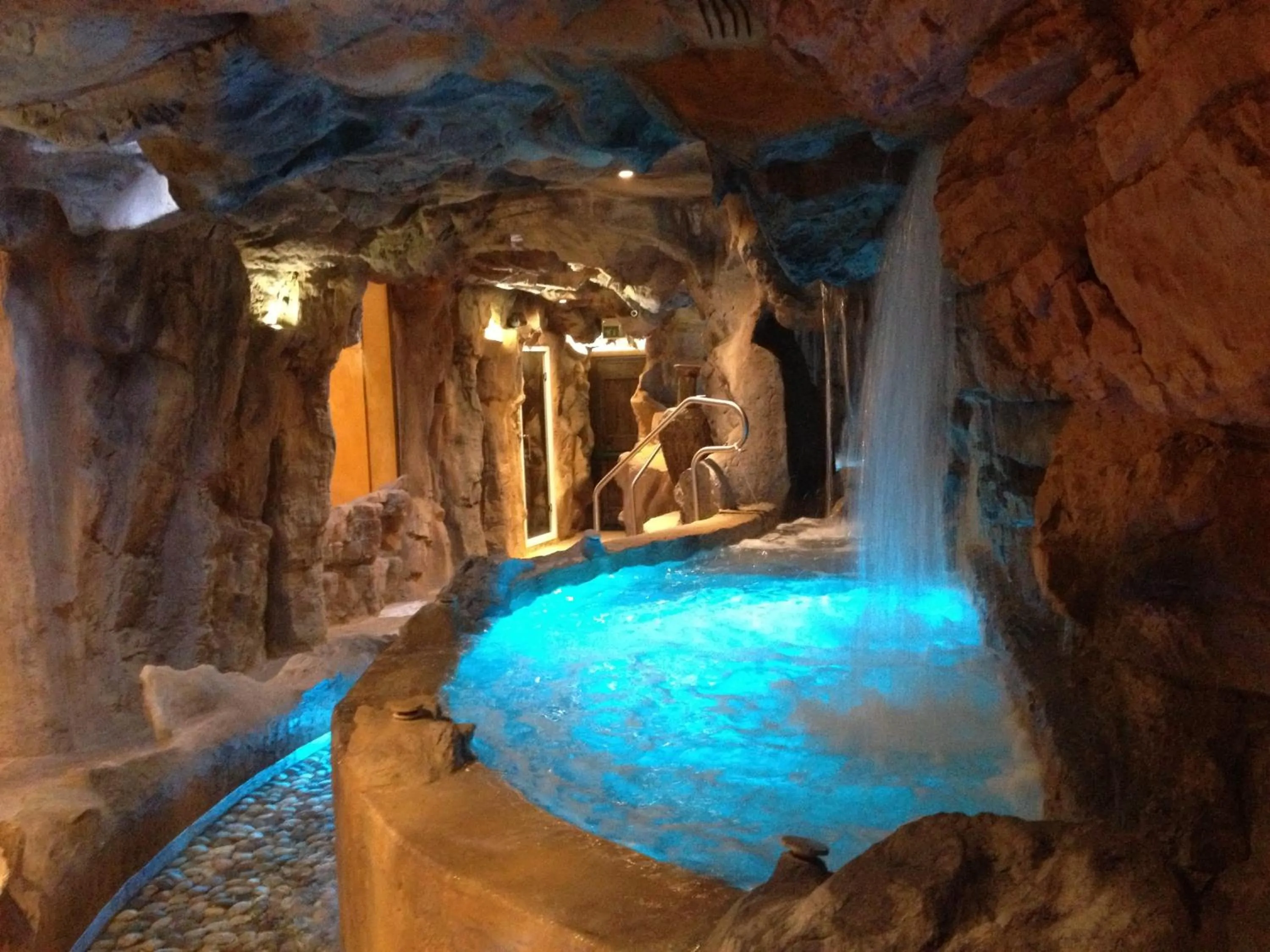 Hot Tub in Casanova - Wellness Center La Grotta Etrusca