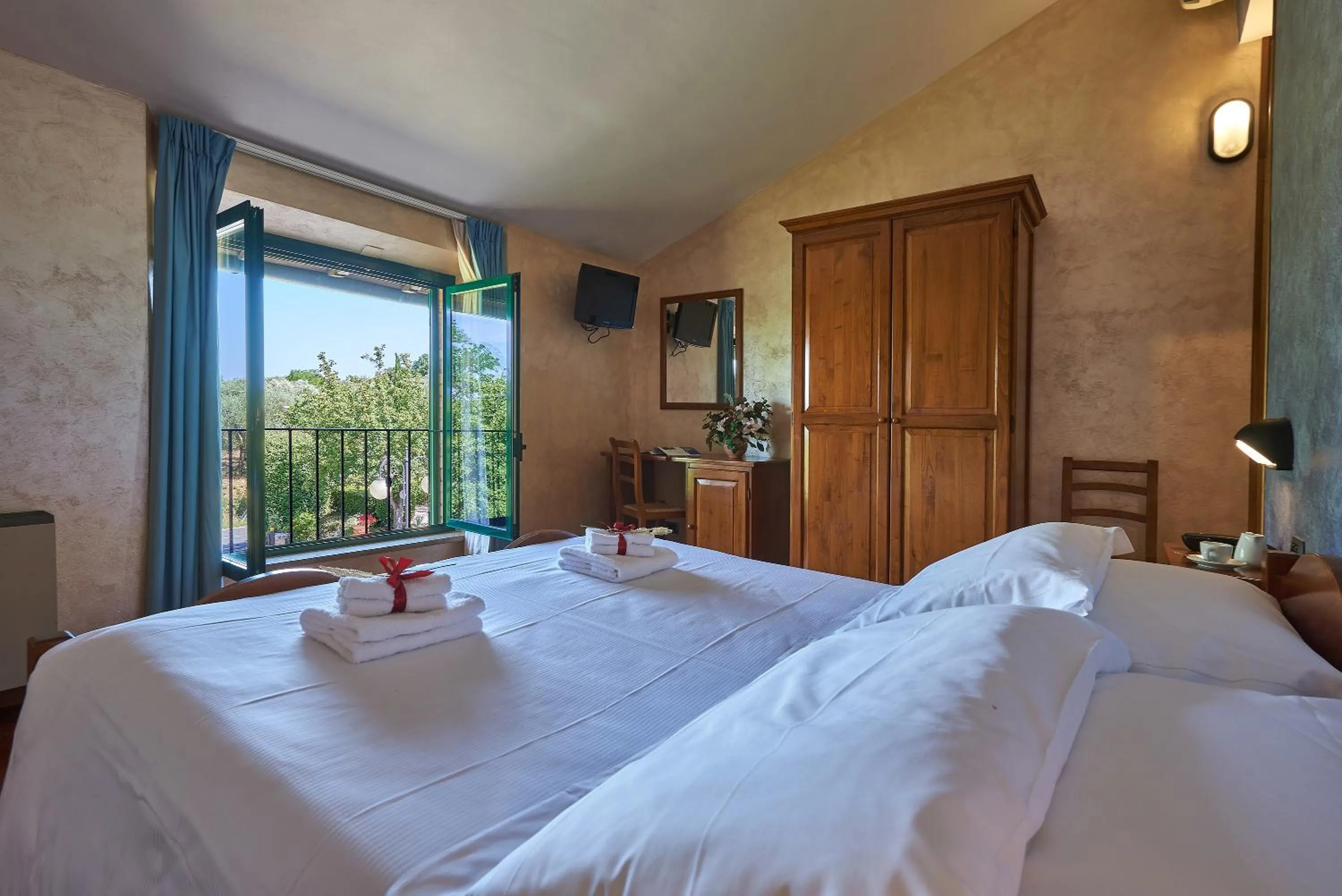 Double or Twin Room with Spa Access Light in Casanova - Wellness Center La Grotta Etrusca