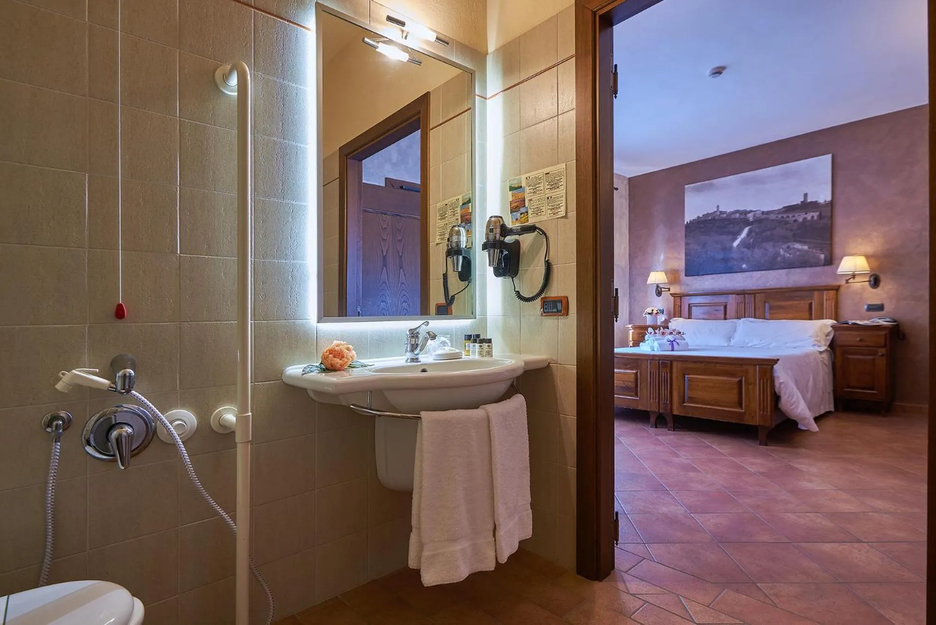 Bathroom, Bed in Casanova - Wellness Center La Grotta Etrusca