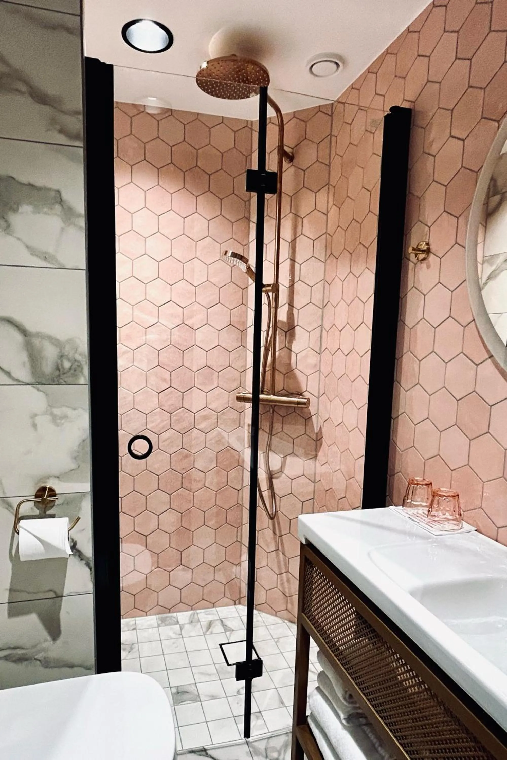 Shower in Original Sokos Hotel Vaakuna Pori