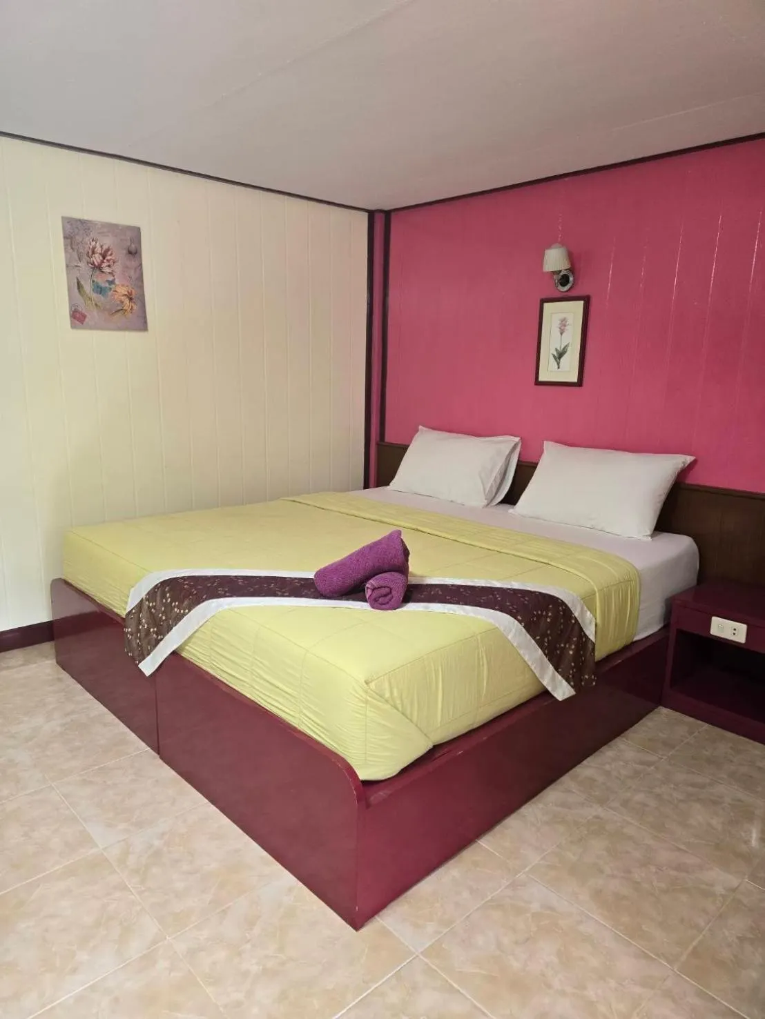 Bed in Haad Somboon House