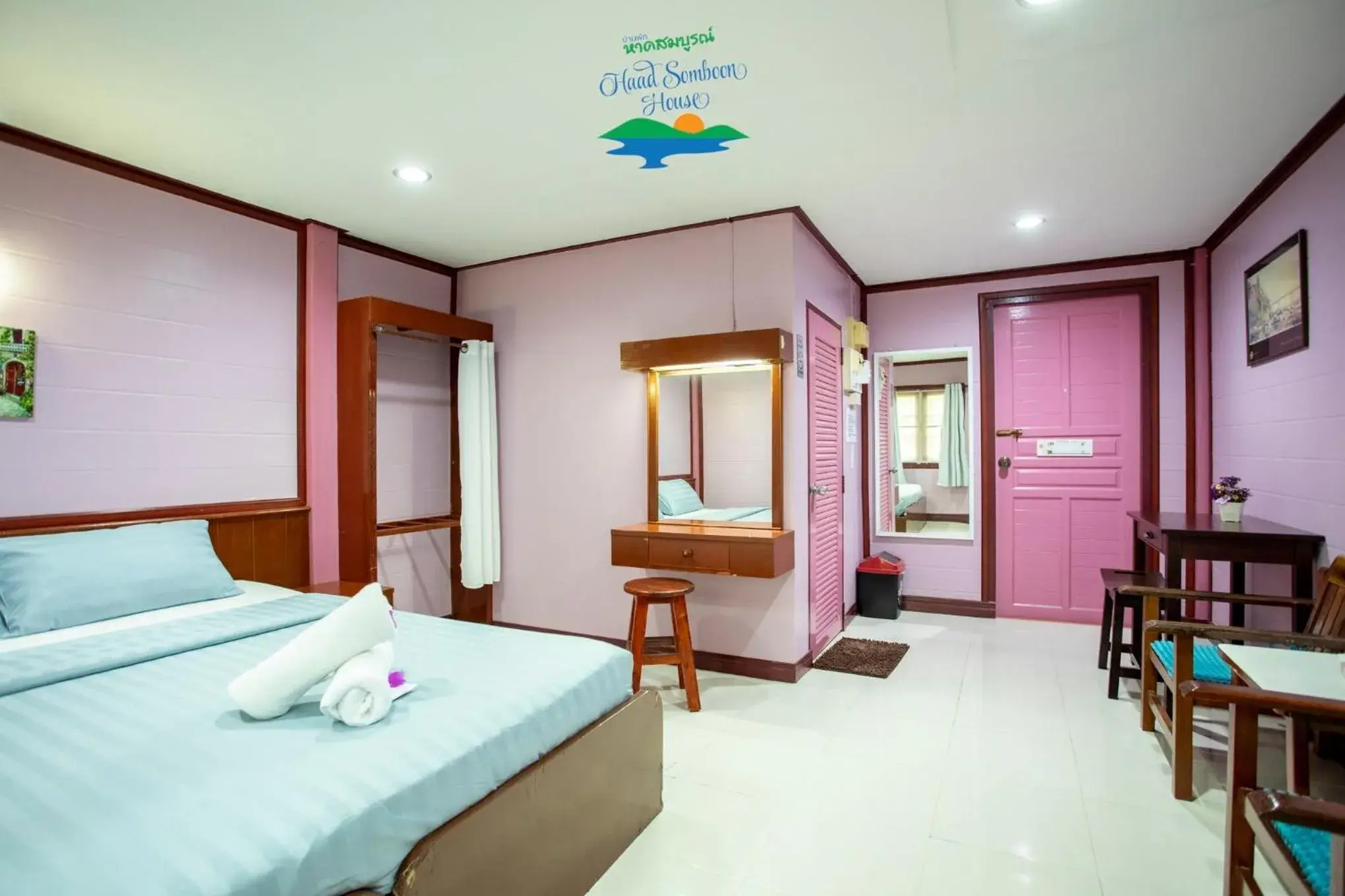 Double Room with Balcony in Haad Somboon House Double Room with Balcony in Haad Somboon House