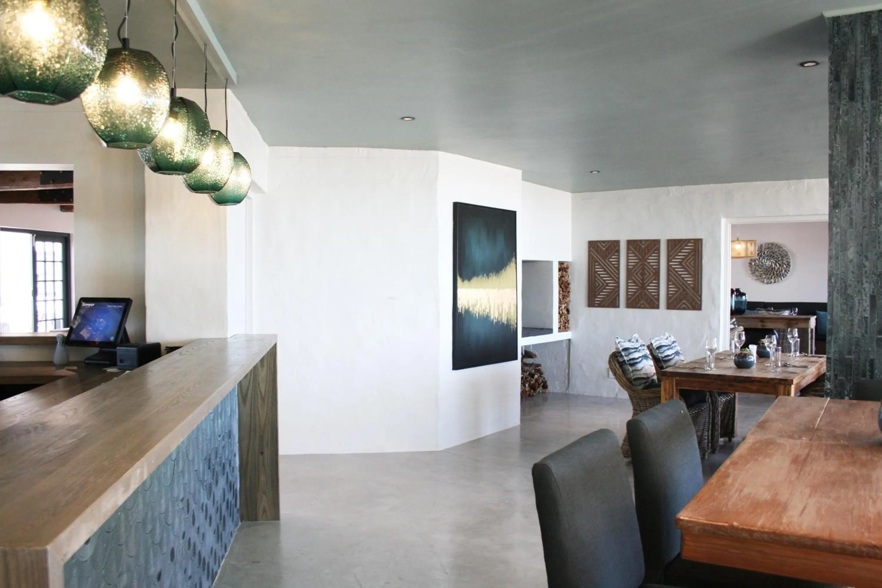 Restaurant/places to eat in Abalone Hotel & Villas