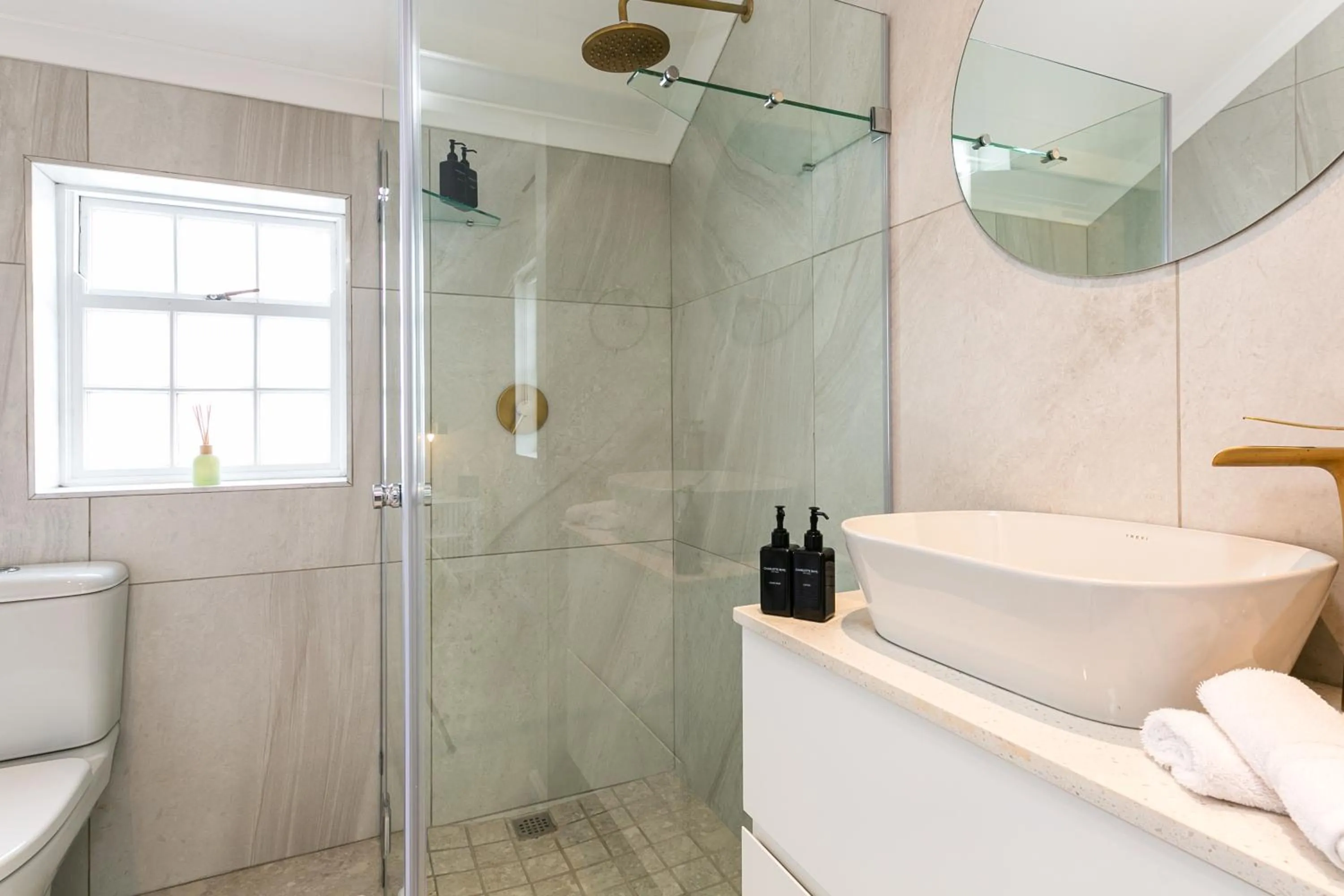 Shower in Abalone Hotel & Villas