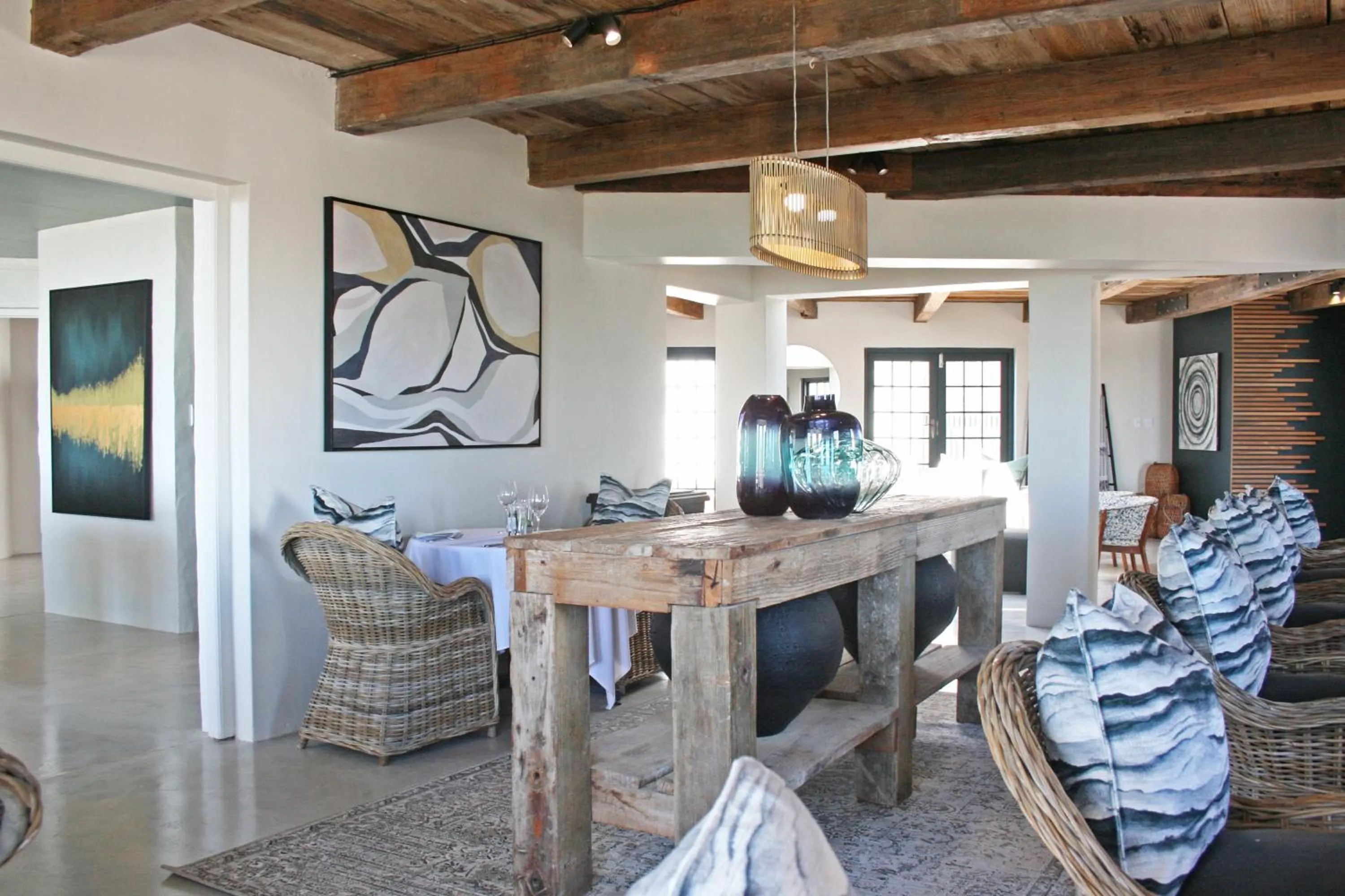 Restaurant/places to eat in Abalone Hotel & Villas