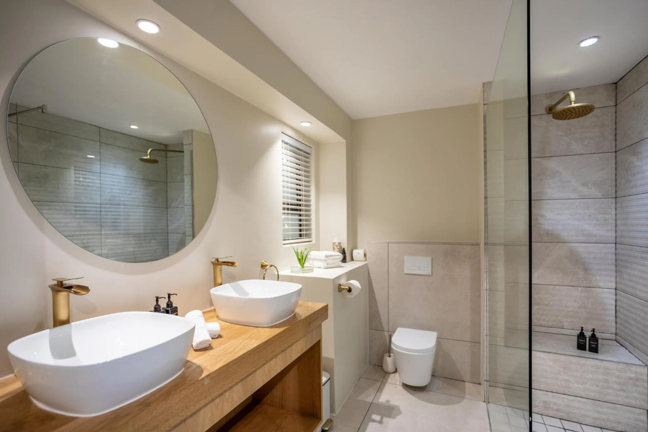 Abalone Hotel & Villas