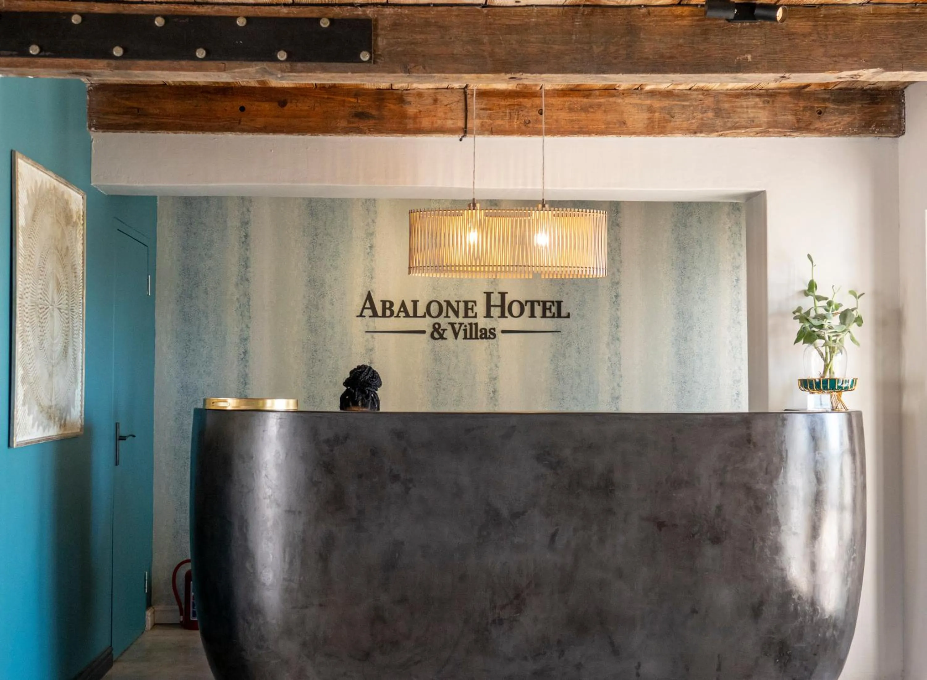 Abalone Hotel & Villas