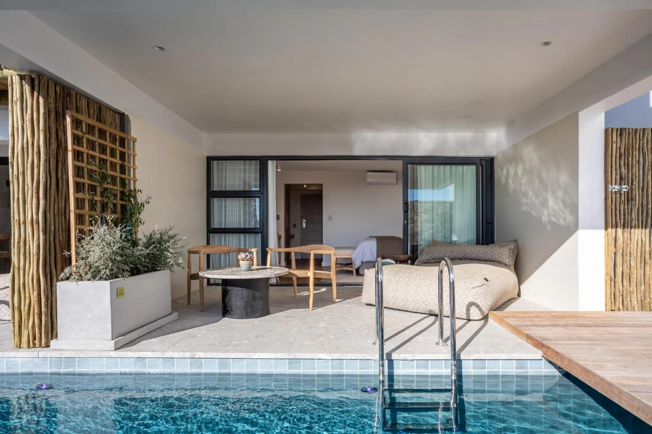 Abalone Hotel & Villas