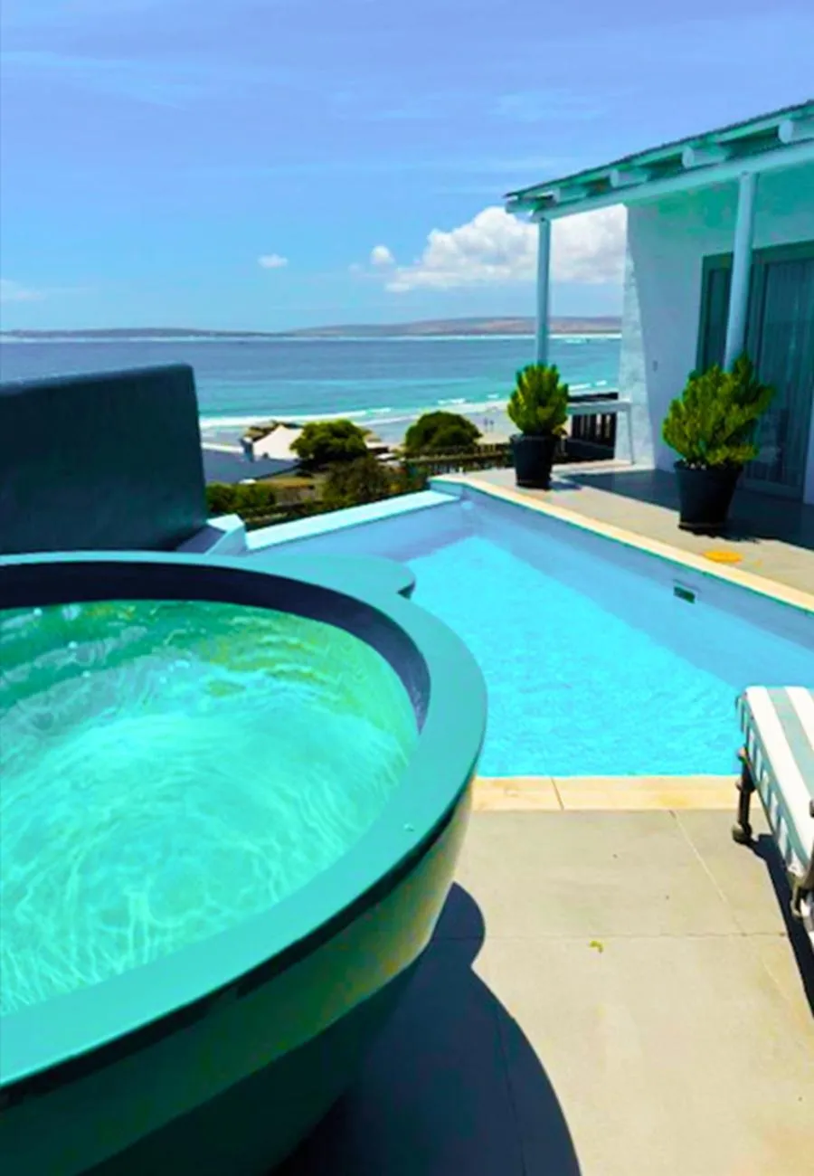 Hot Tub in Abalone Hotel & Villas