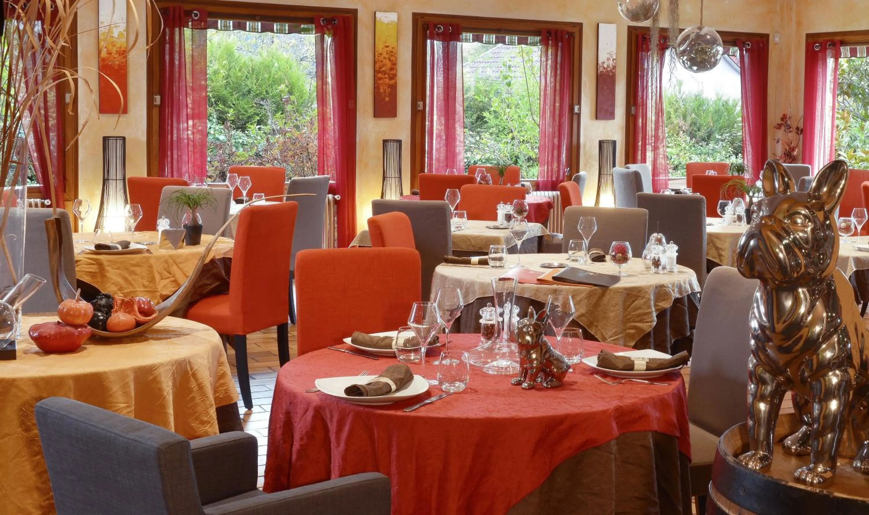 Restaurant/places to eat in Logis Hotel Le Prieure