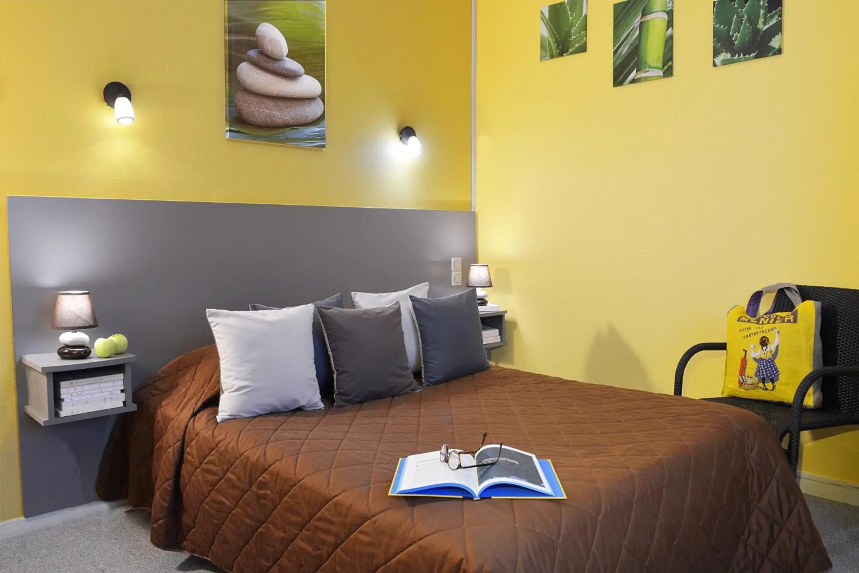 Comfort Double Room in Logis Hotel Le Prieure Comfort Double Room in Logis Hotel Le Prieure