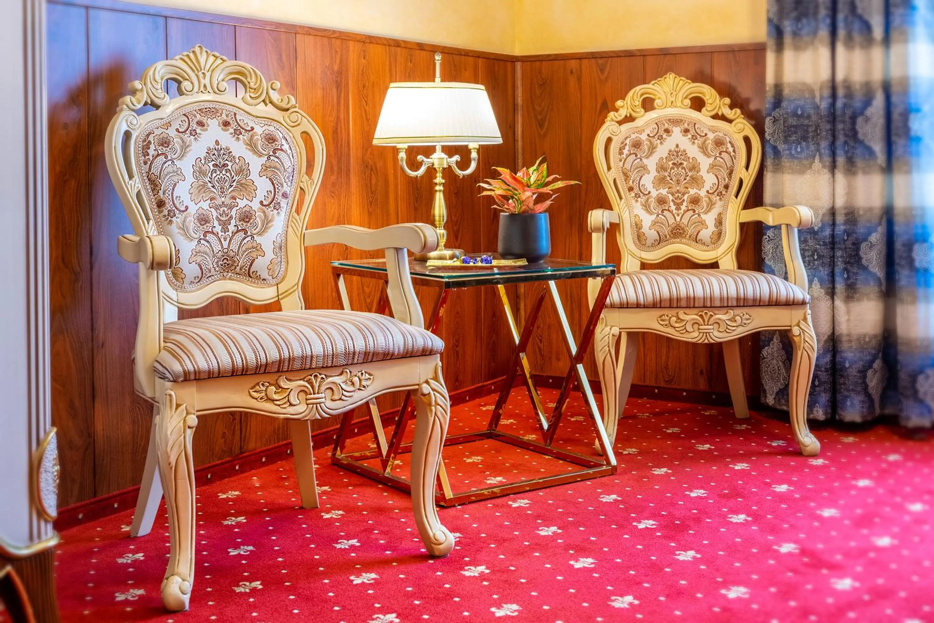 Seating area in Hansa Hotel