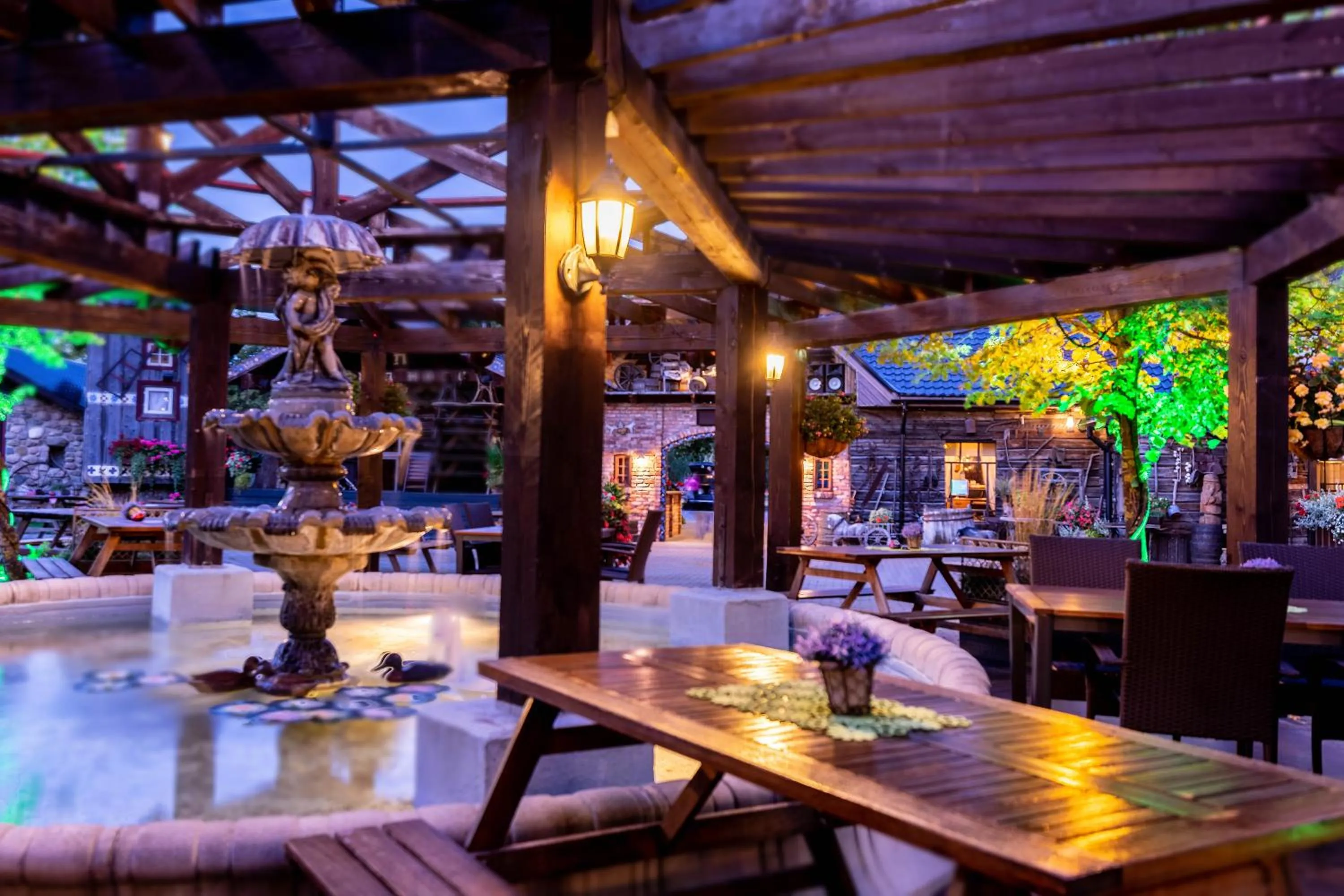 Restaurant/places to eat in Hansa Hotel