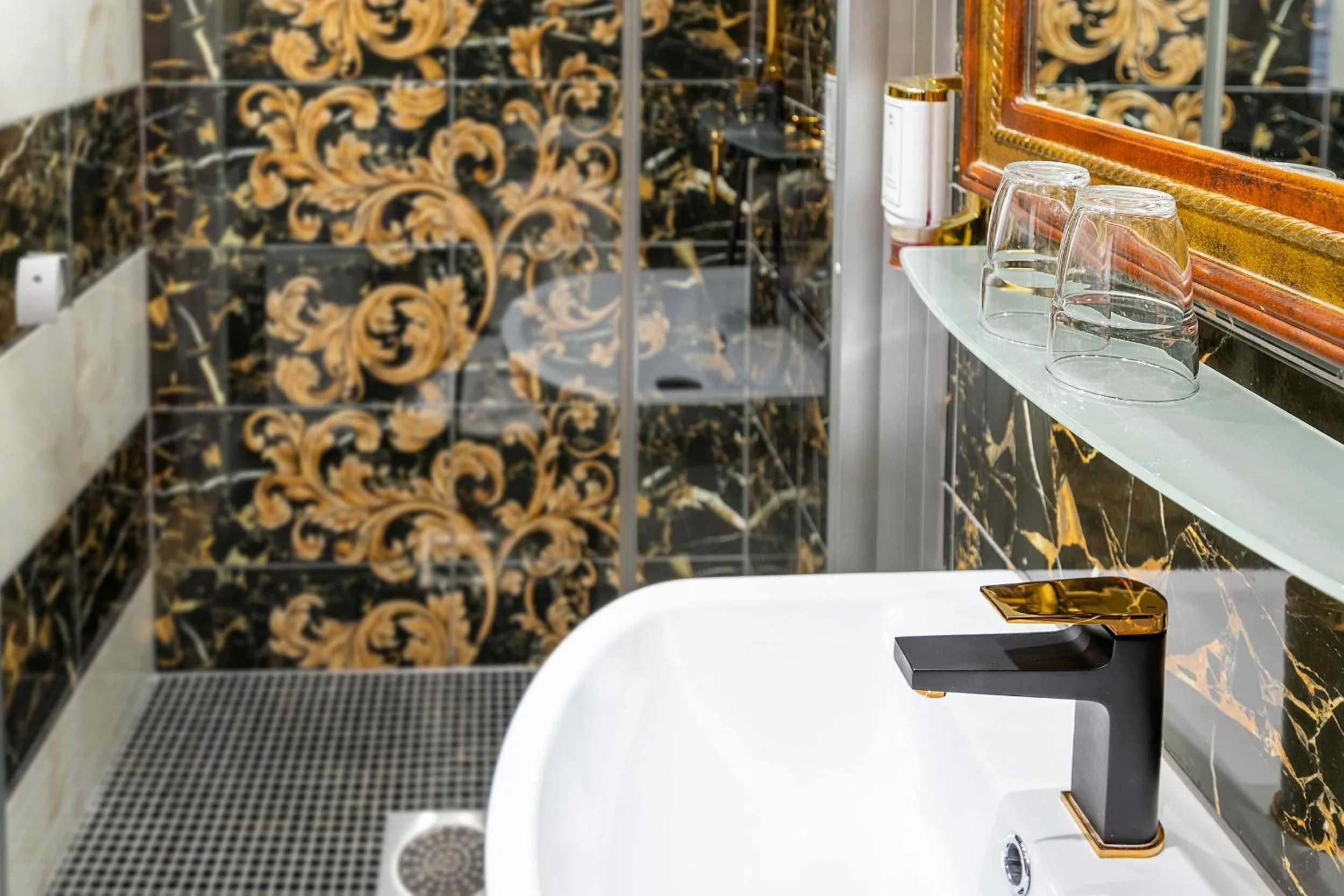 Bathroom in Hansa Hotel