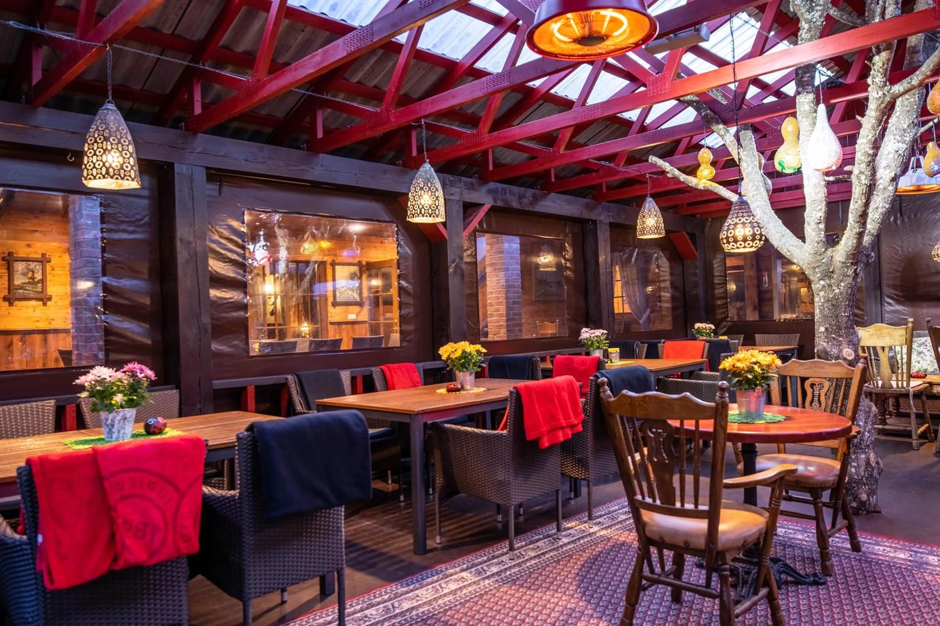 Restaurant/places to eat in Hansa Hotel