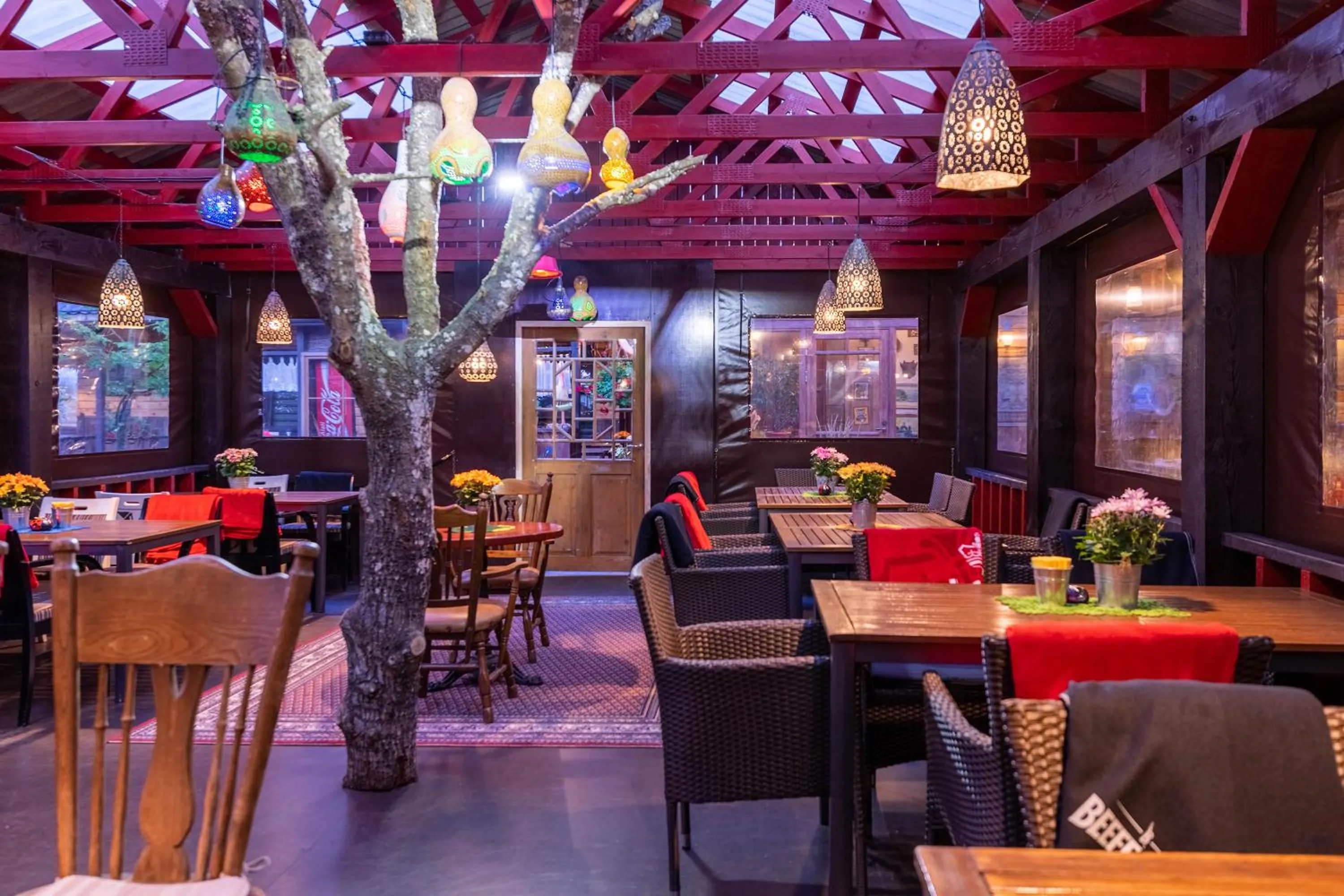 Restaurant/places to eat in Hansa Hotel