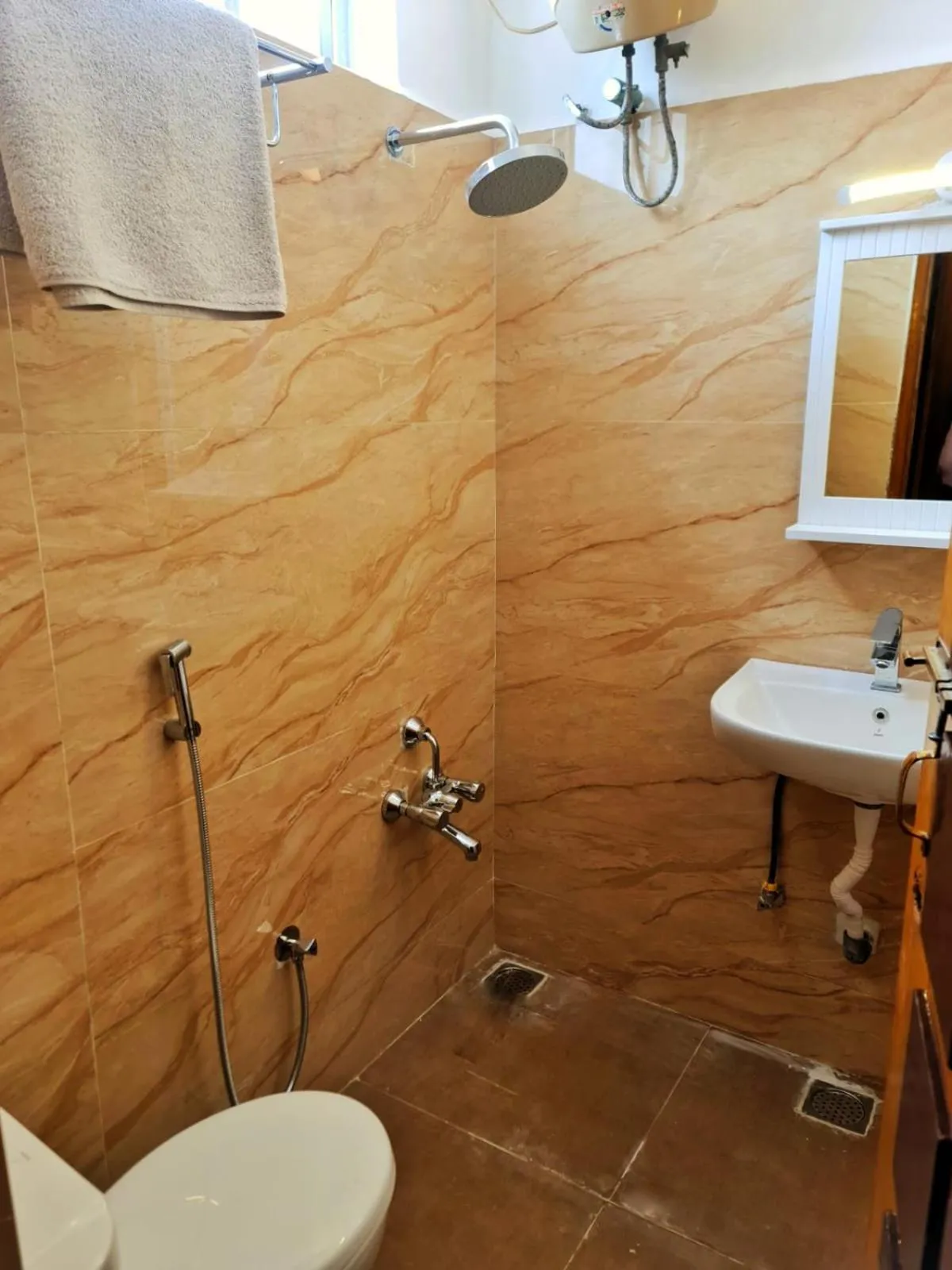 Toilet in HOTEL THIRD EYE by RAMANA TOWERS