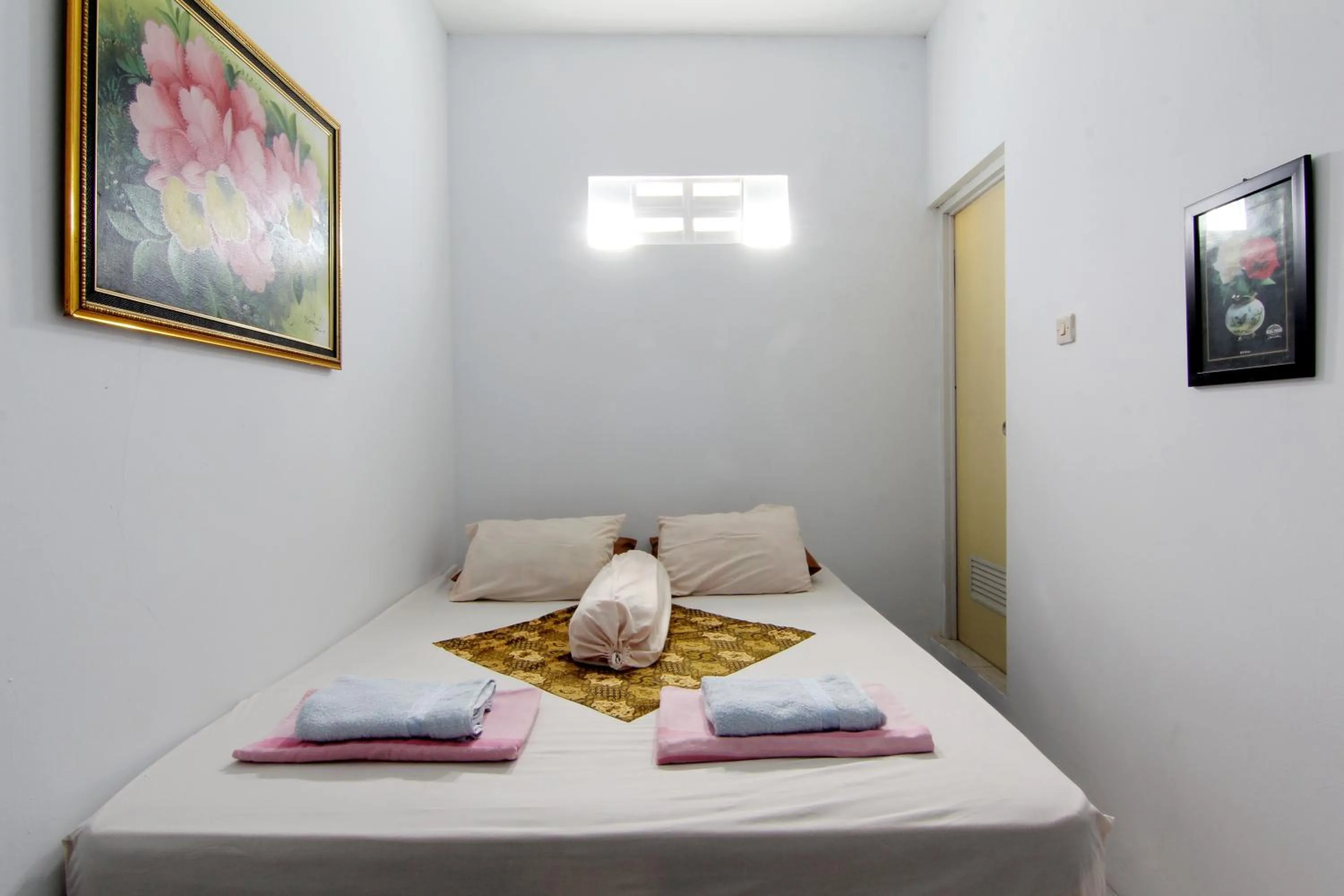 Photo of the whole room, Bed in Tiga Dua Homestay