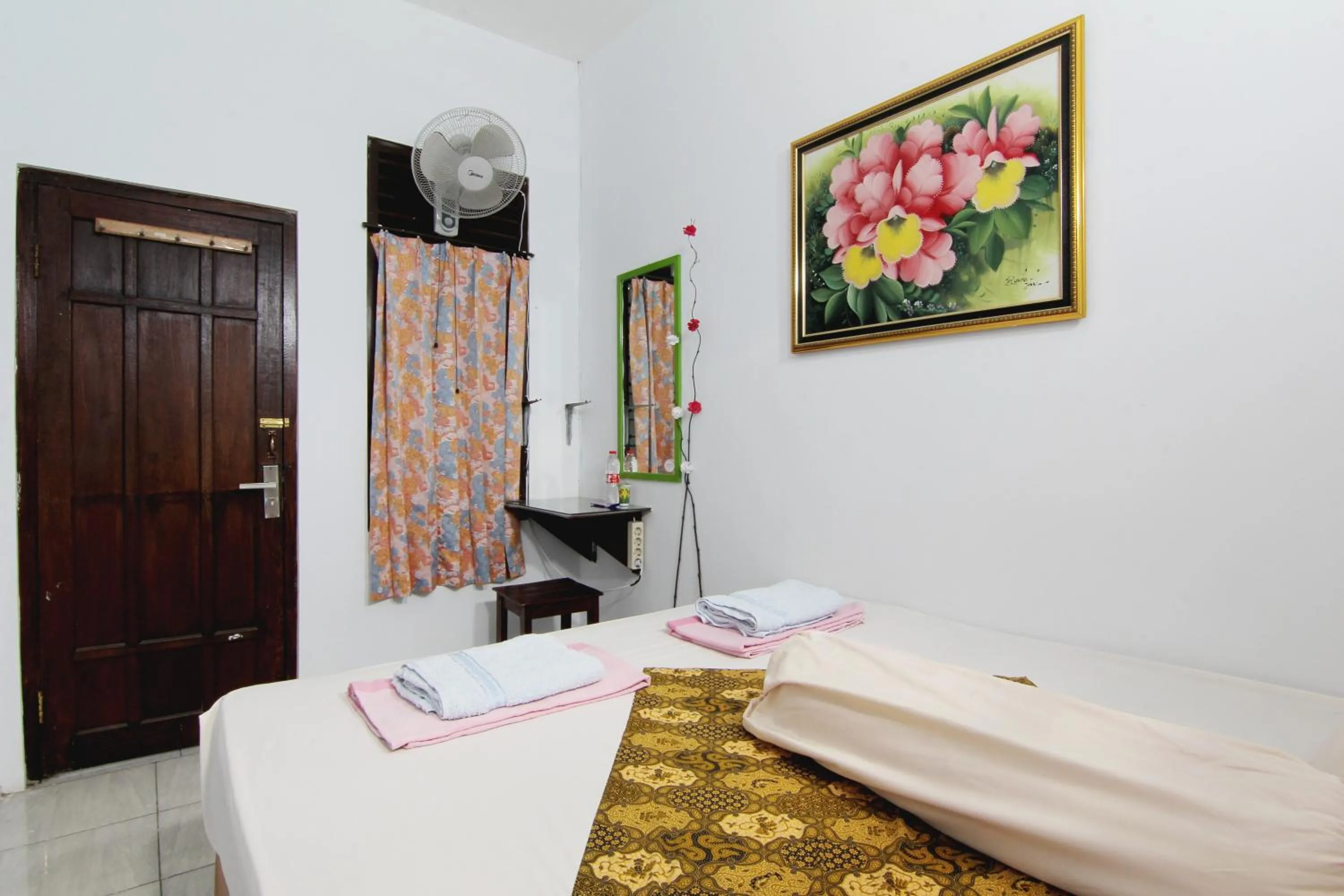 Photo of the whole room, Bed in Tiga Dua Homestay