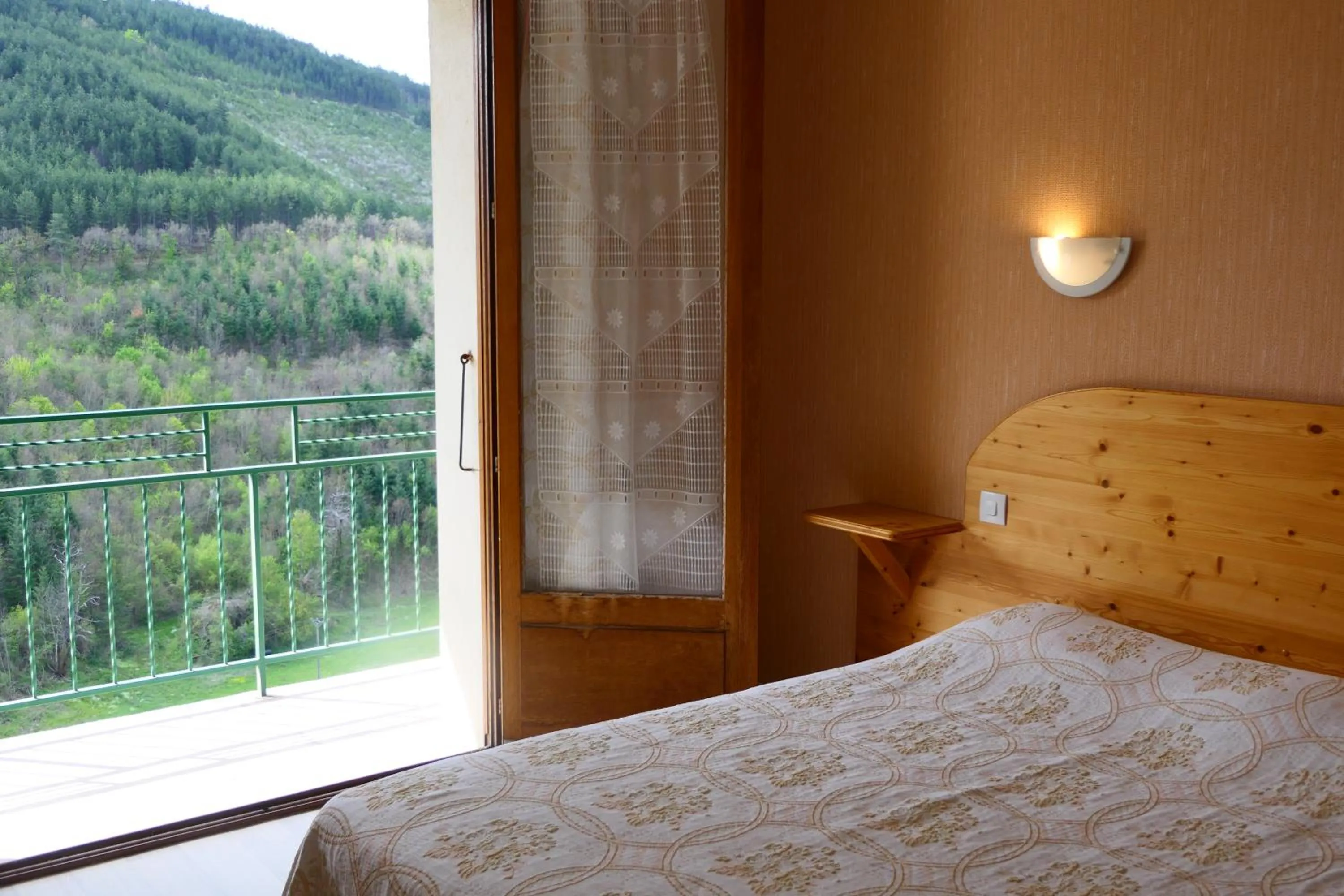 Bed in Hôtel Des Rochers