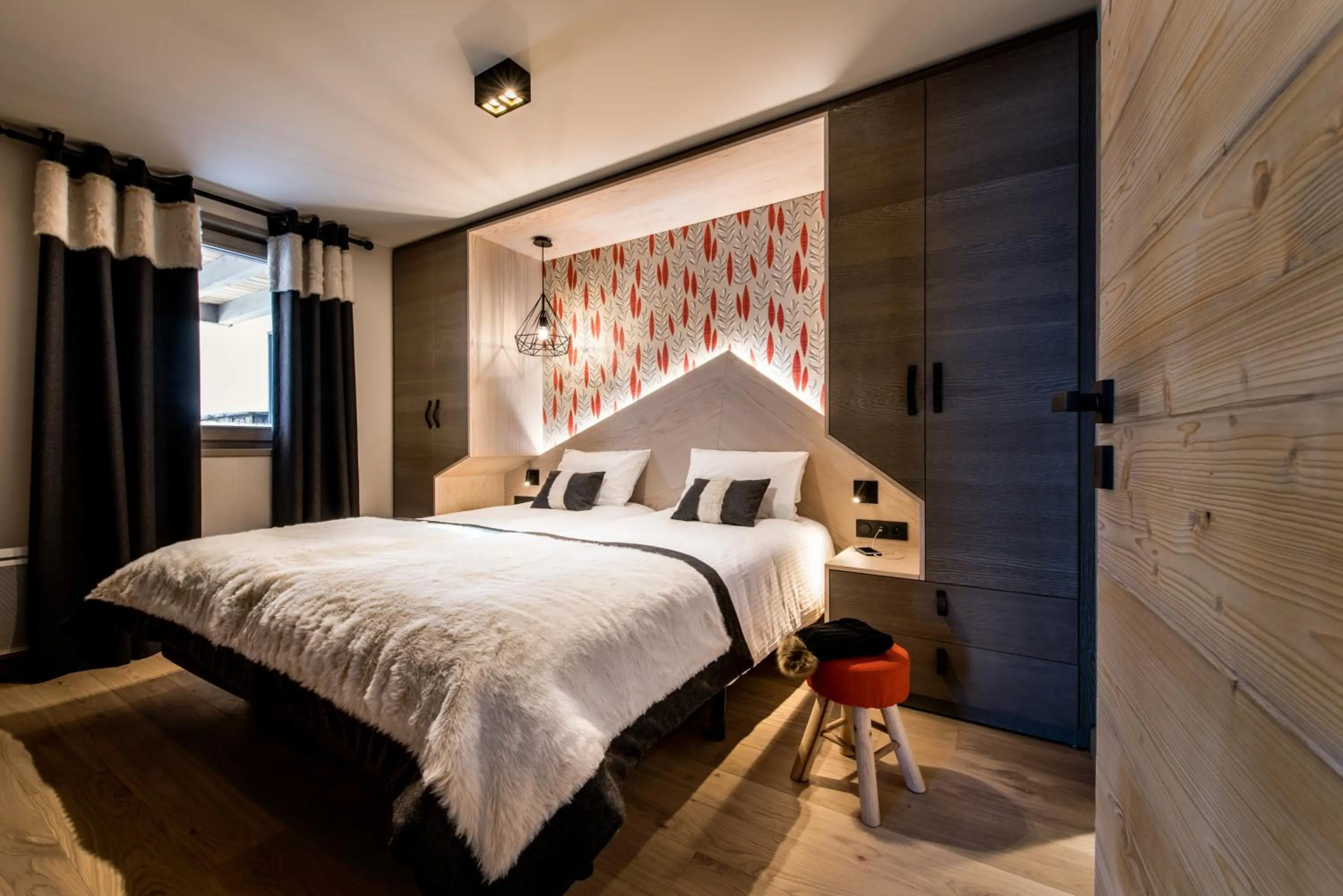 Bedroom, Bed in Montana Lodge