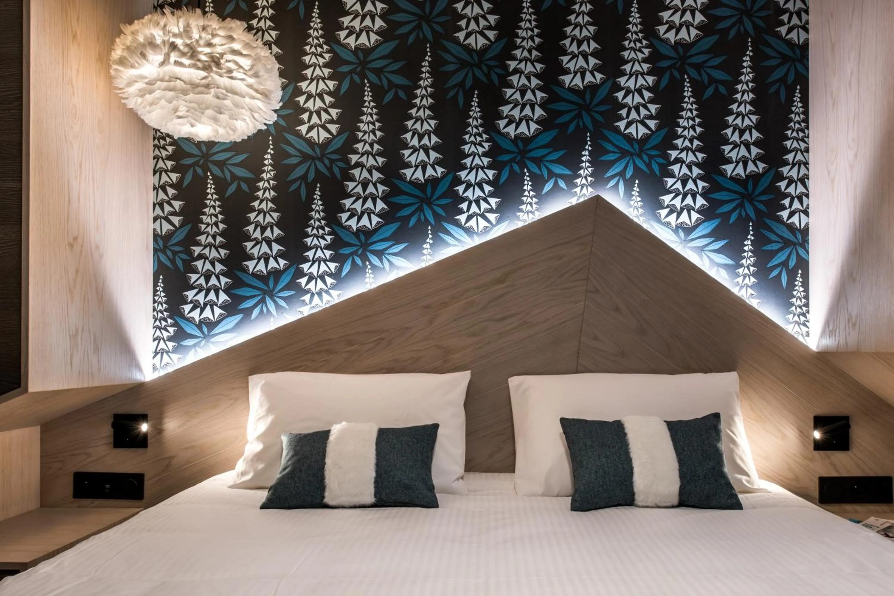 Bedroom, Bed in Montana Lodge