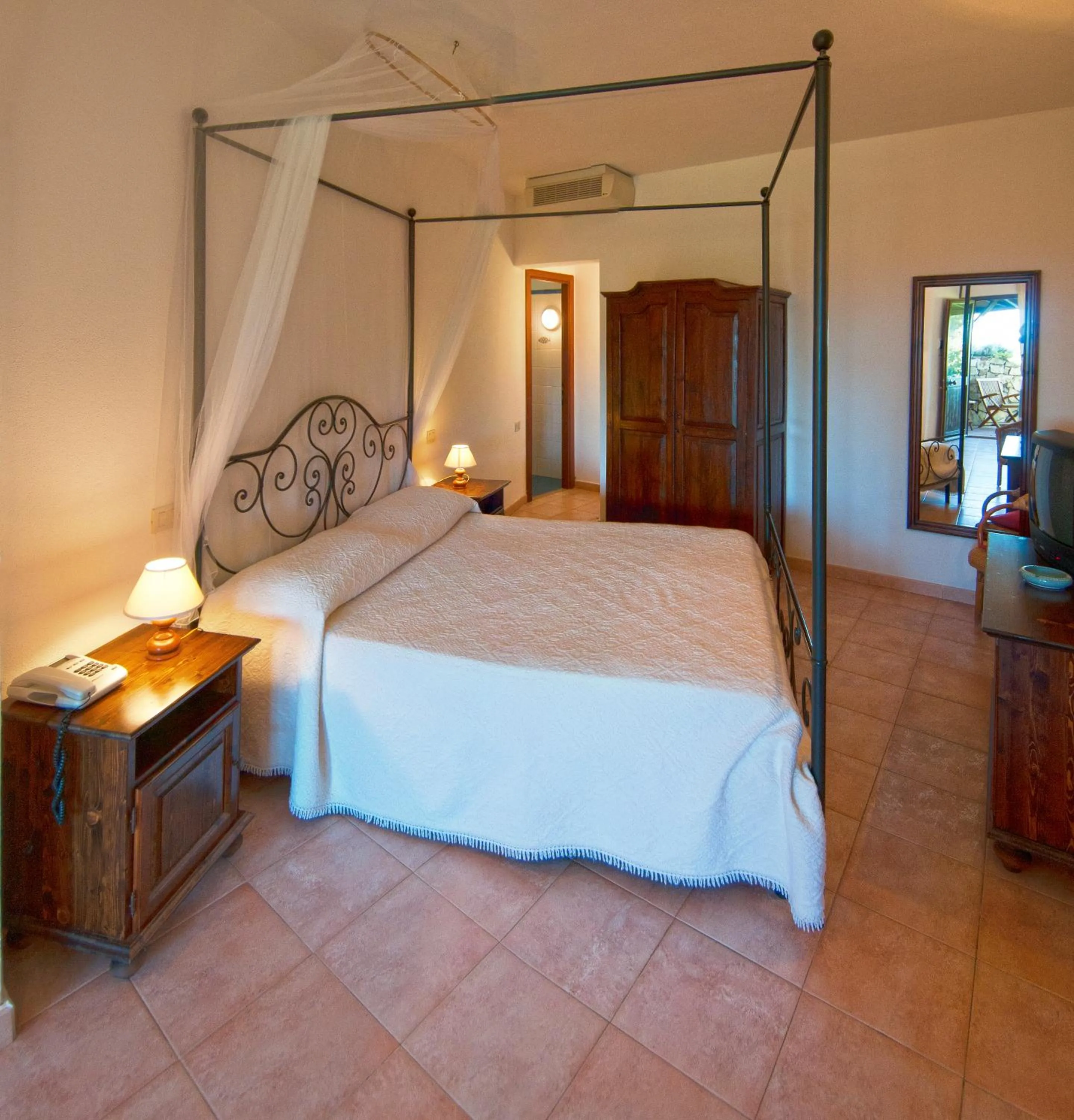 Photo of the whole room, Bed in Hotel Spartivento
