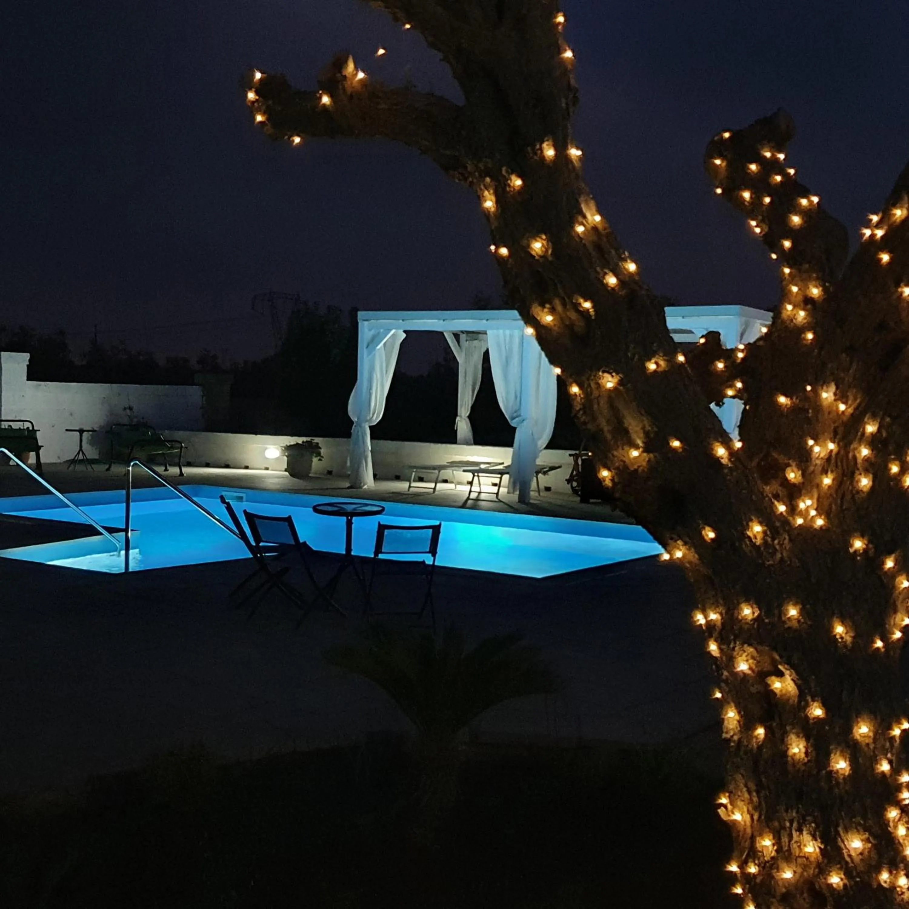 Swimming pool in La Dimora dei Conti