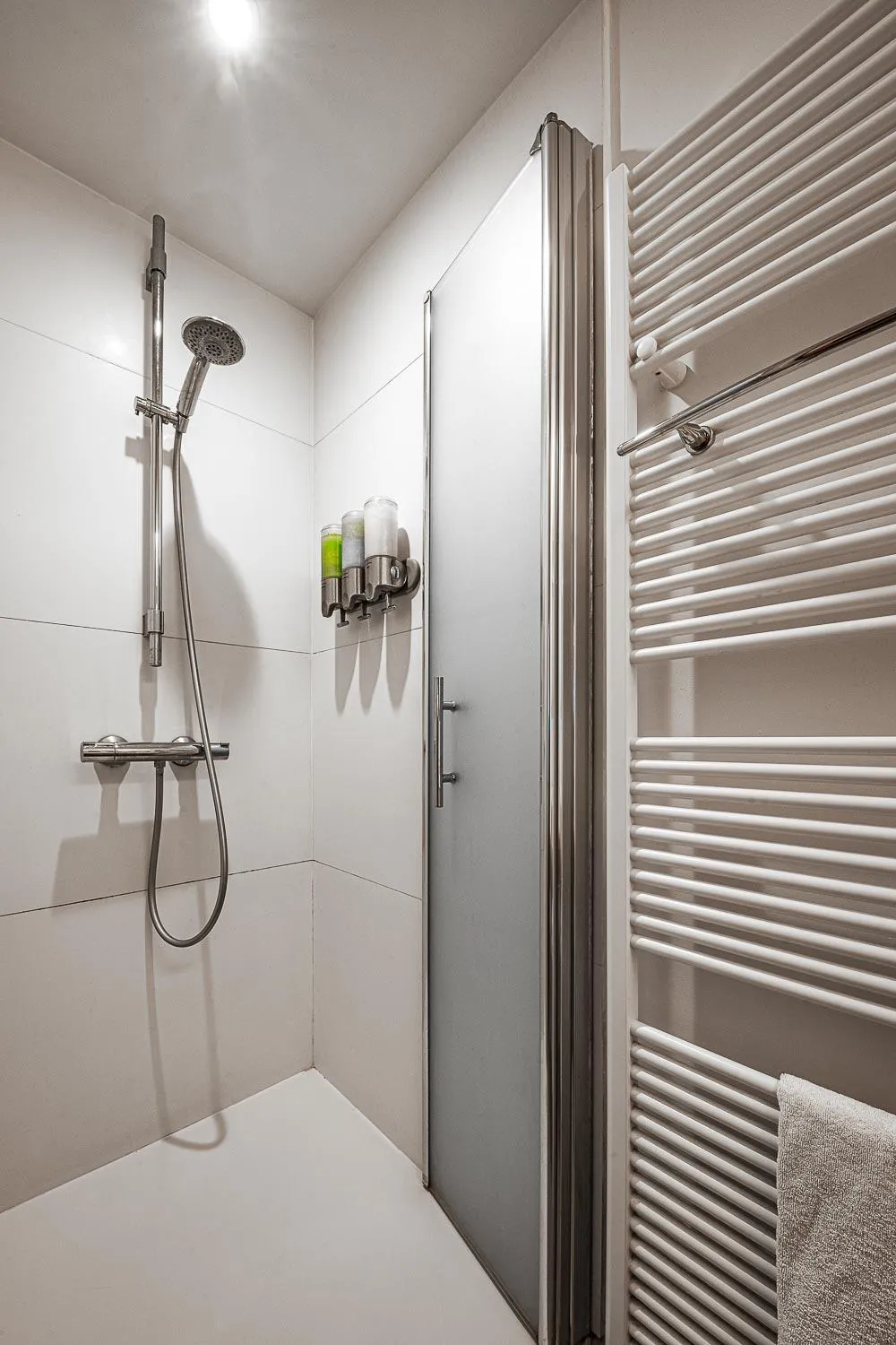 Shower in Antwerp For Two B&B