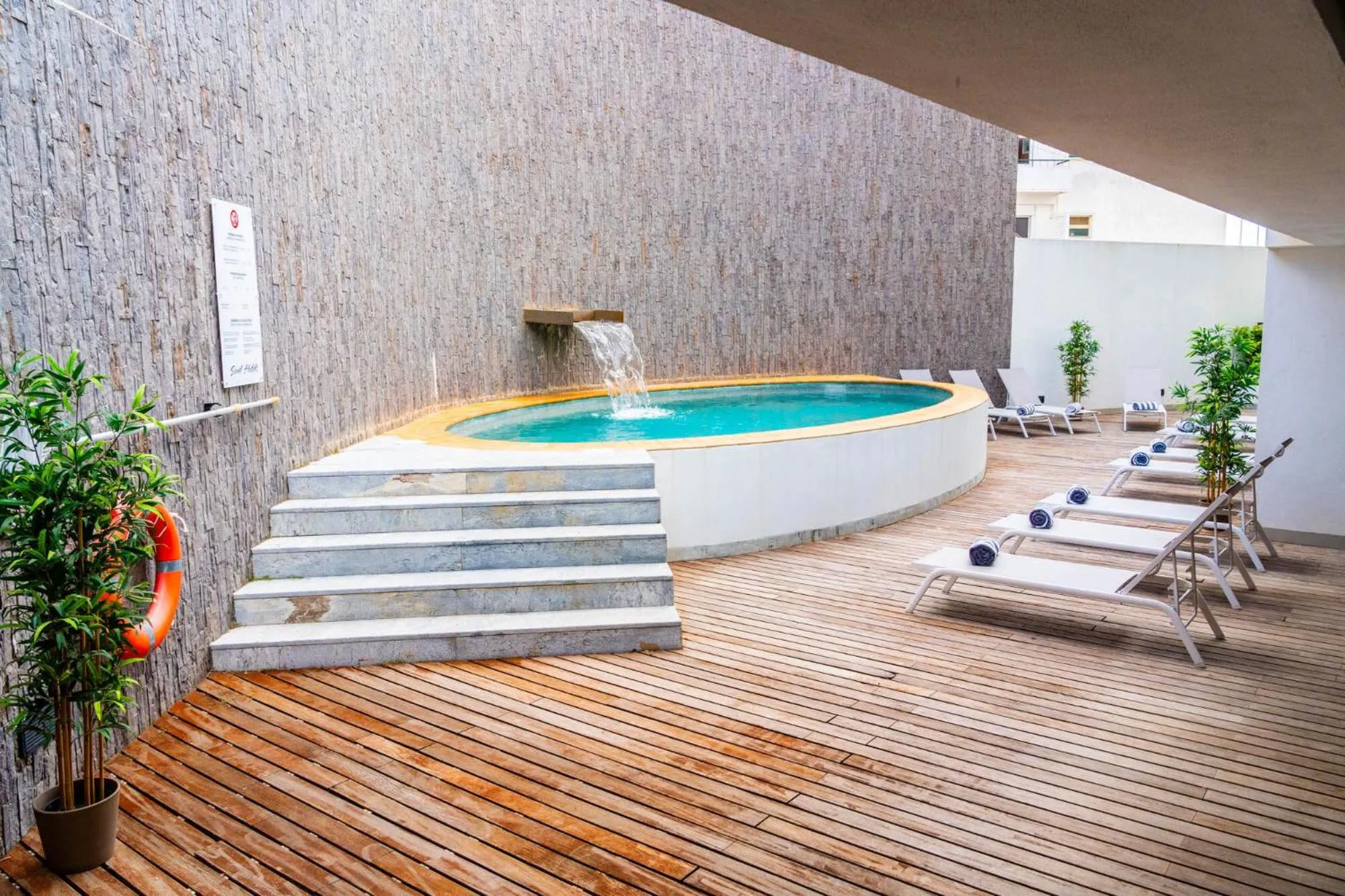 Swimming pool in Villa Doris Suites