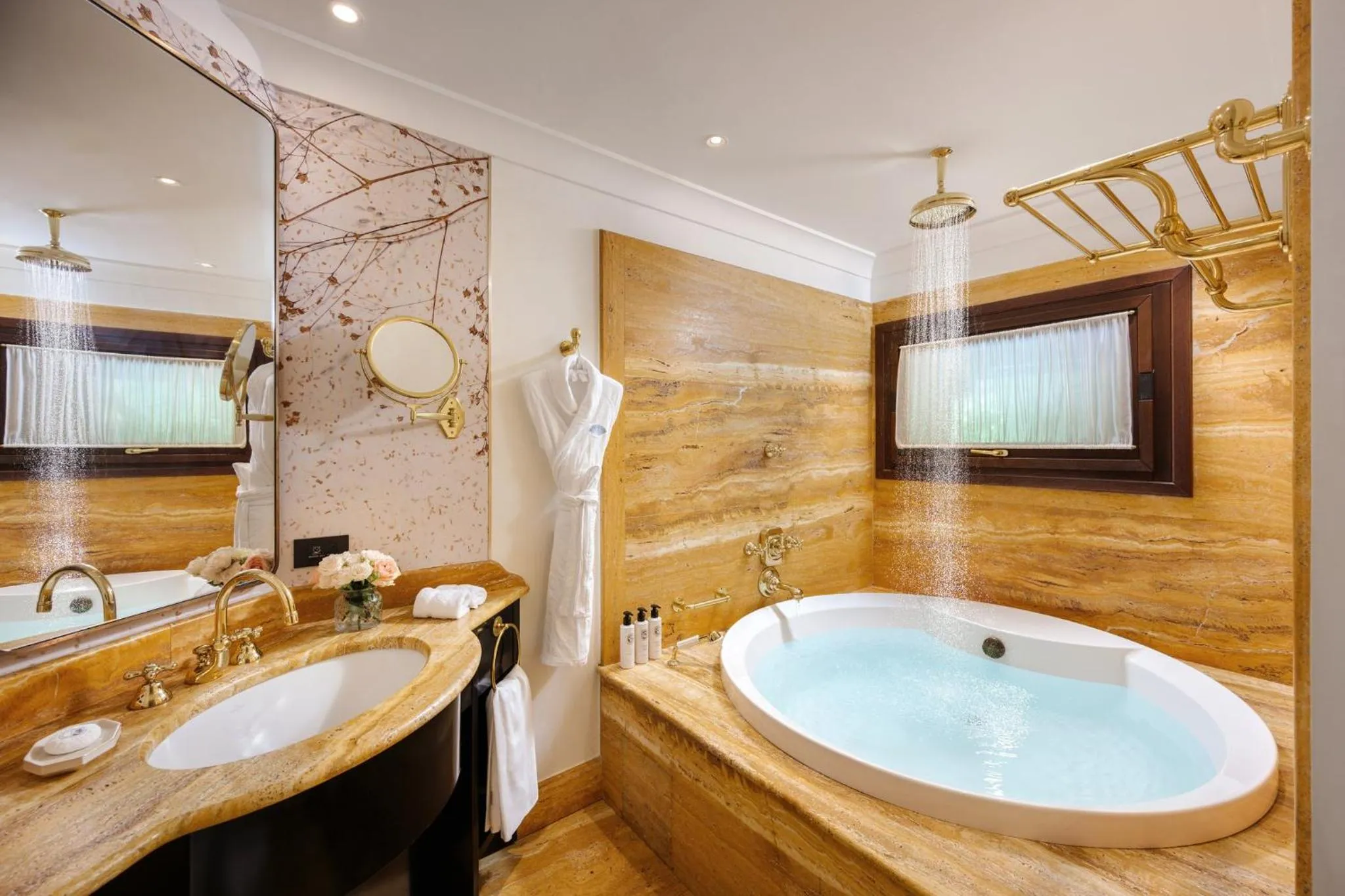 Bathroom in Mandarin Oriental, Lago di Como