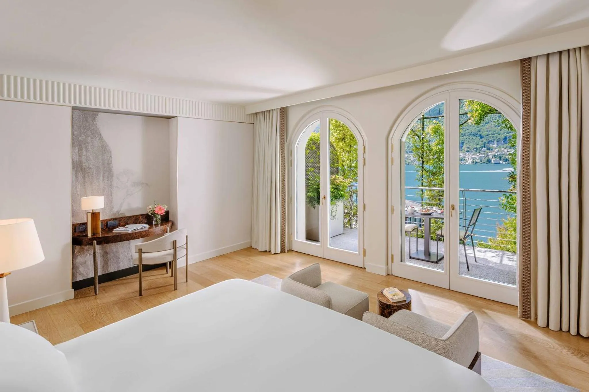Photo of the whole room, Bed in Mandarin Oriental, Lago di Como