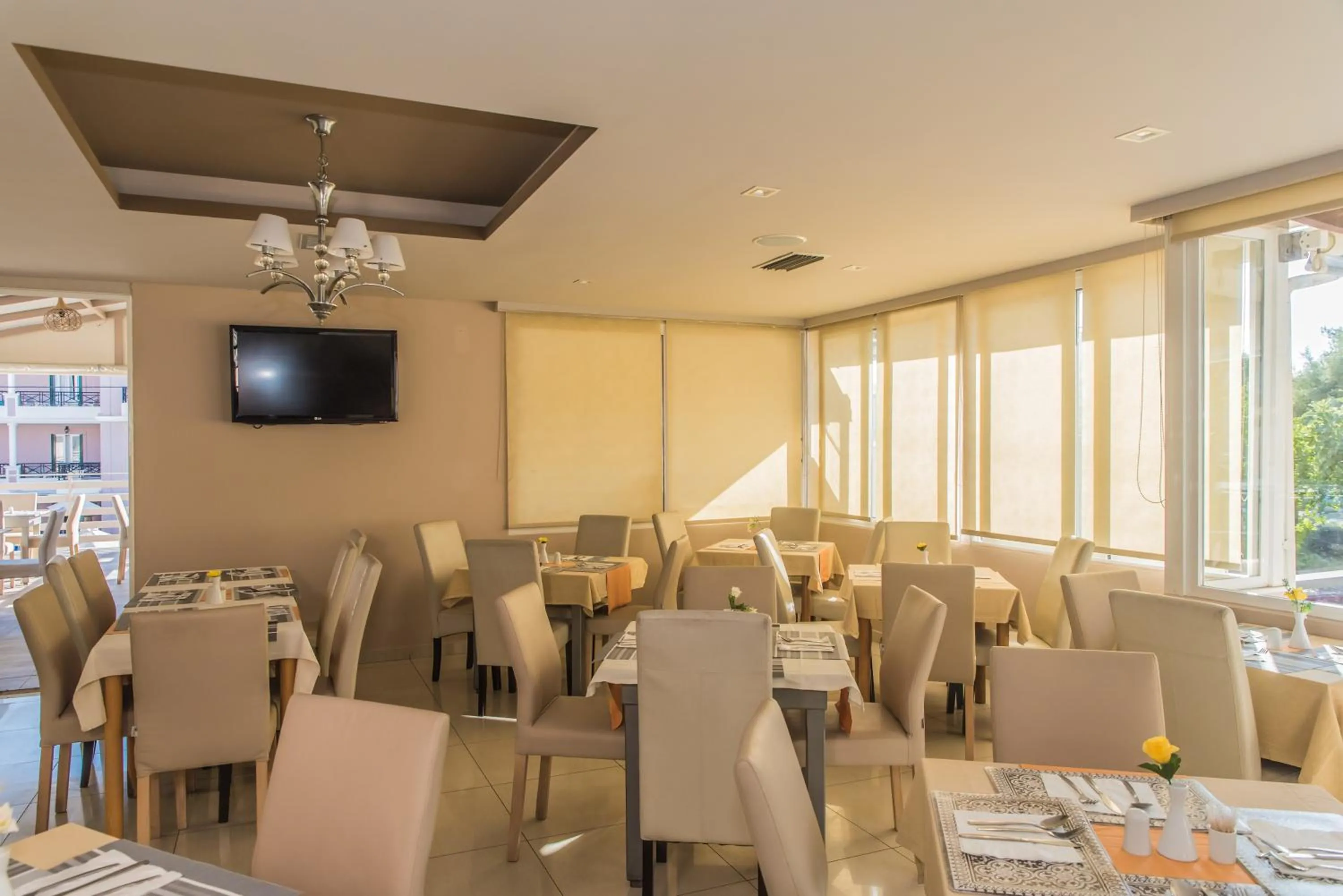 Restaurant/places to eat in Porto Planos Beach Hotel