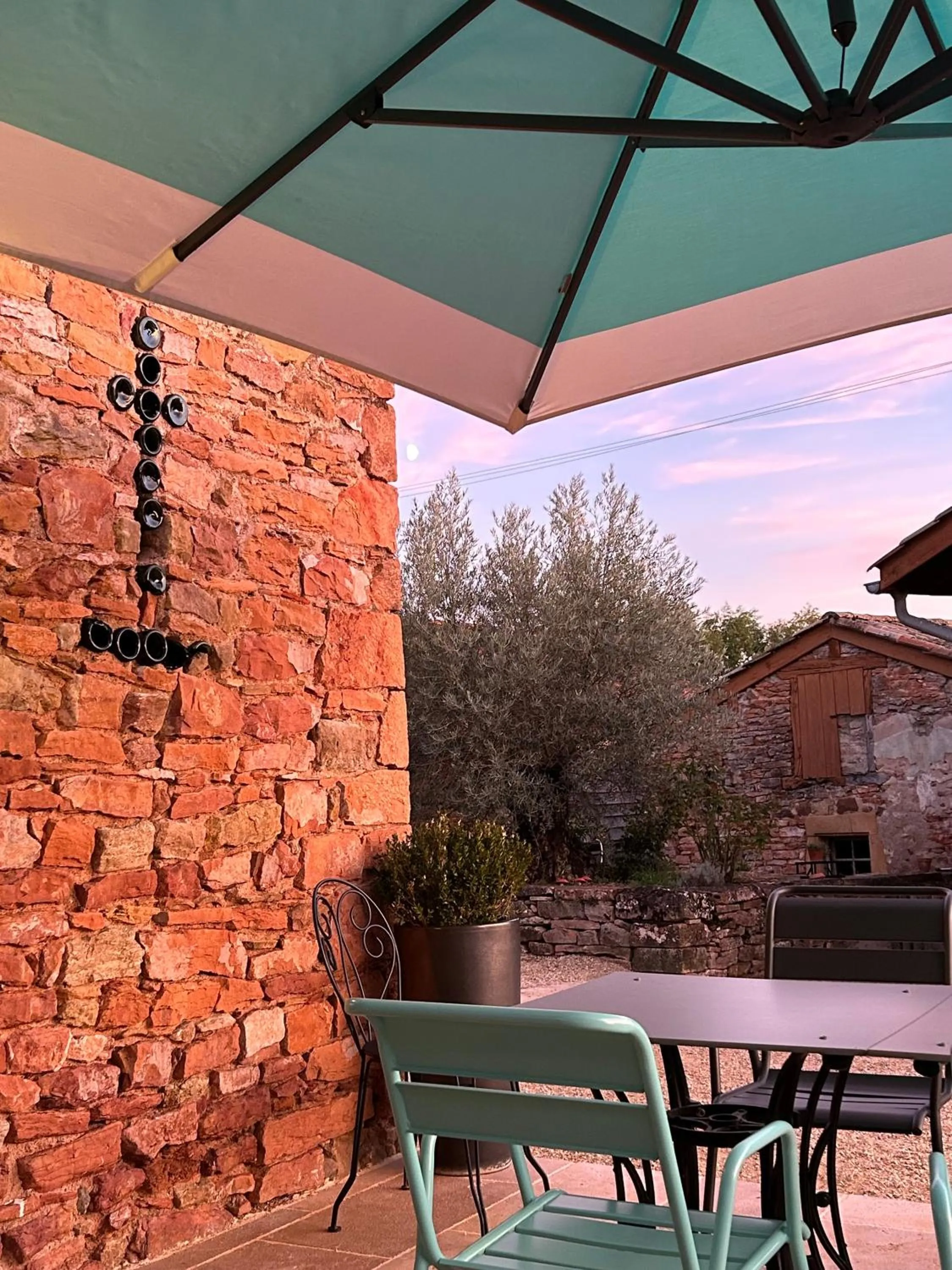 Property building in Chambres d'hôtes Vers la Croix