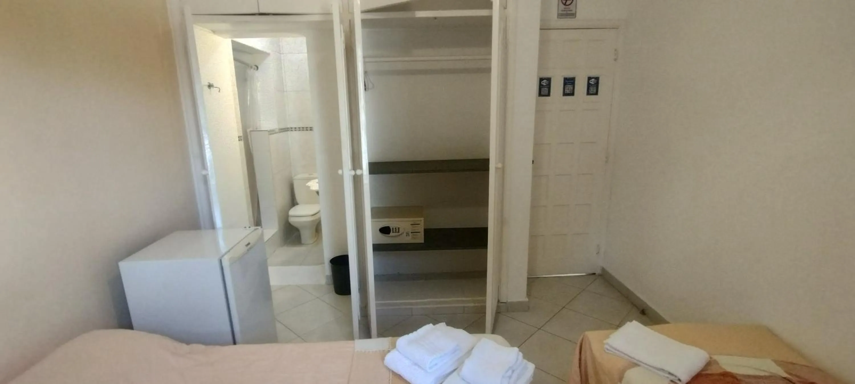 Bathroom, Bed in Hotel Casa Branca