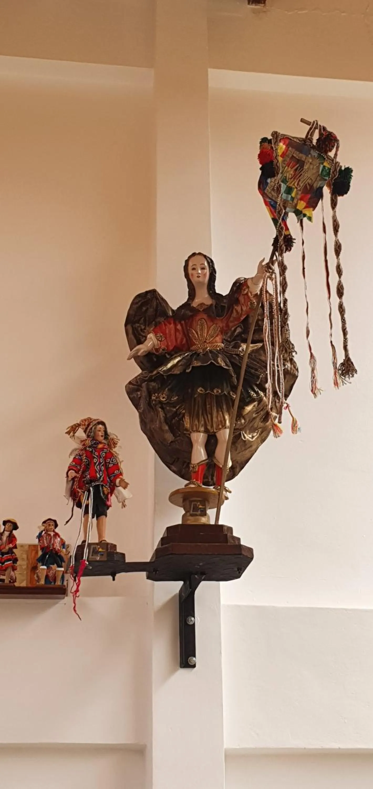 Restaurant/places to eat in Koyllur Inn