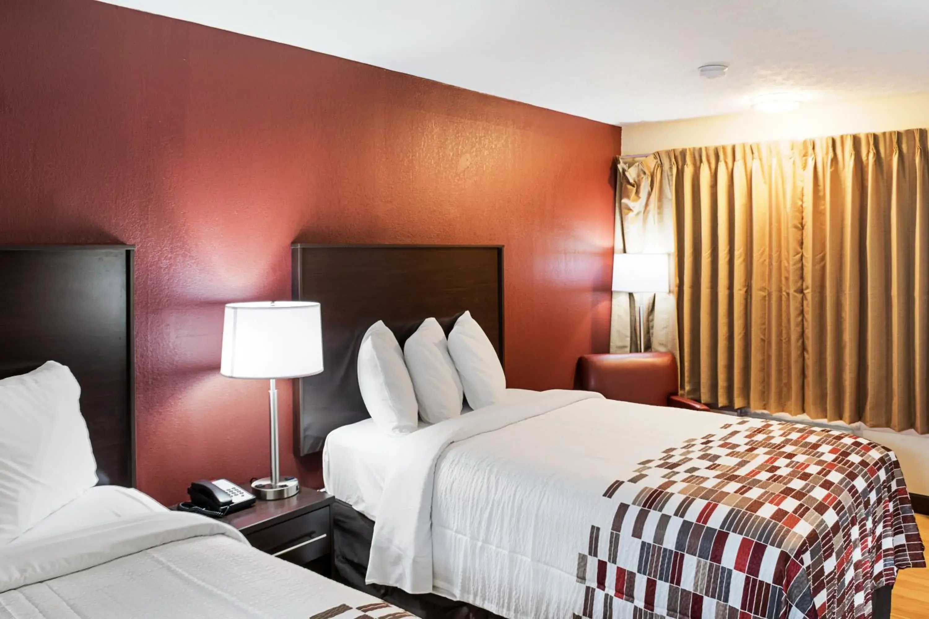 Deluxe Double Room with Two Double Beds - Non-Smoking in Red Roof Inn Indianapolis East Deluxe Double Room with Two Double Beds - Non-Smoking in Red Roof Inn Indianapolis East