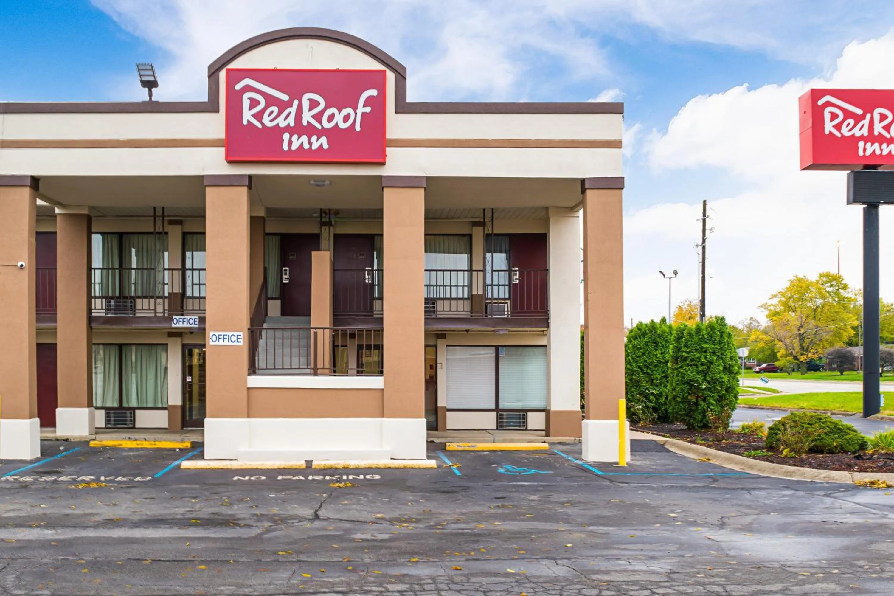 Property building in Red Roof Inn Indianapolis East