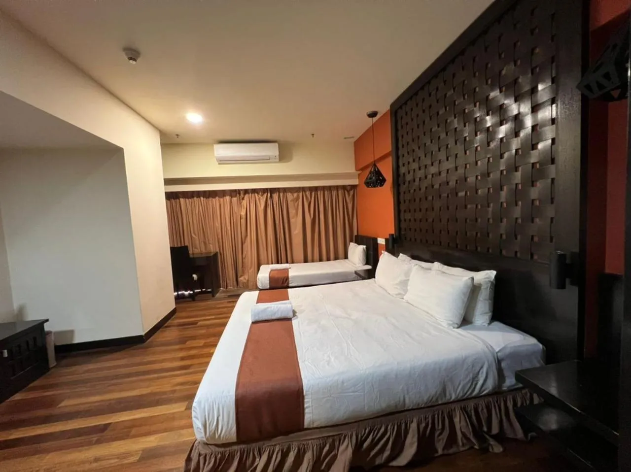 Bed in Raintree Resort Suites