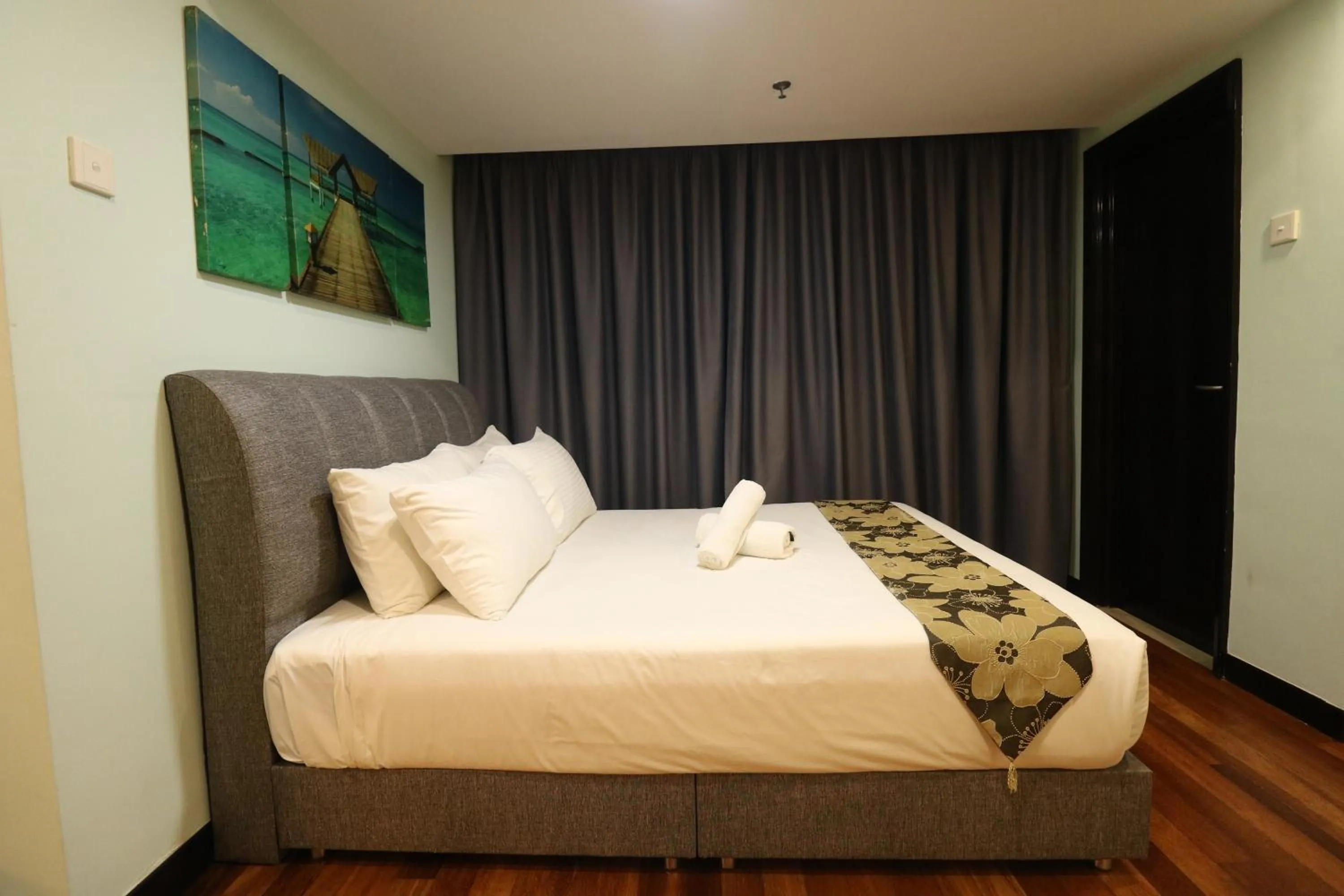 Bed in Raintree Resort Suites