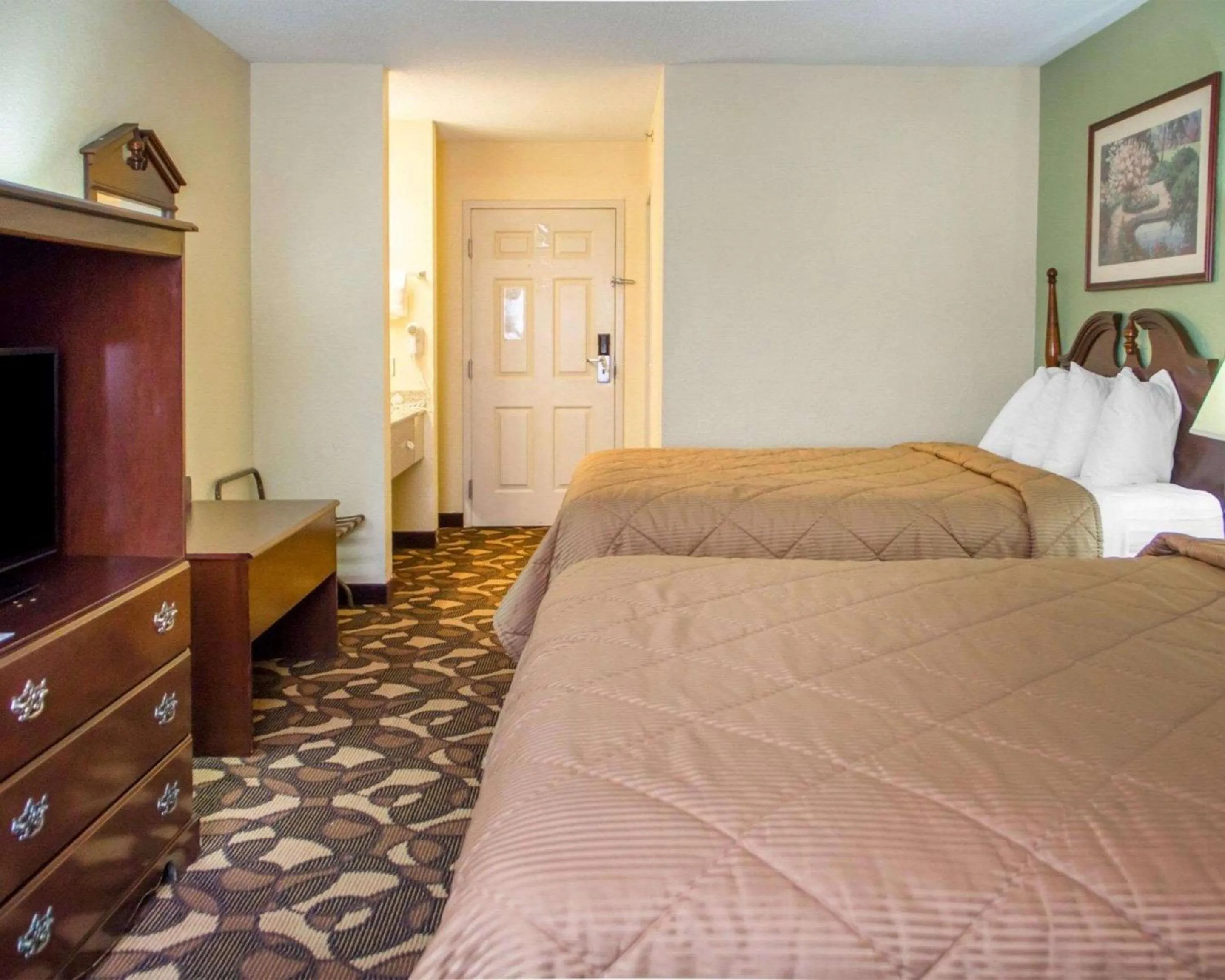 Photo of the whole room, Bed in Quality Inn Broken Arrow - Tulsa