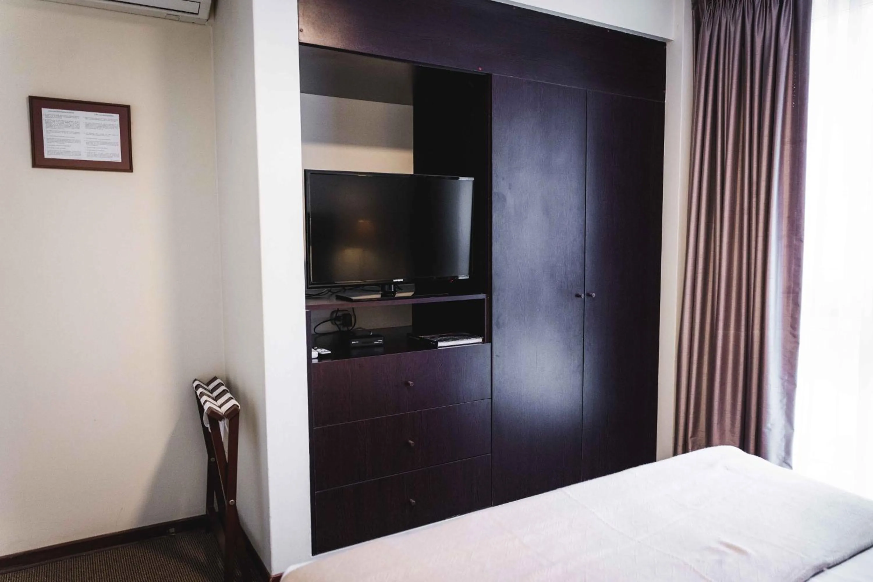 Photo of the whole room, Bed in La Paz Apart Hotel